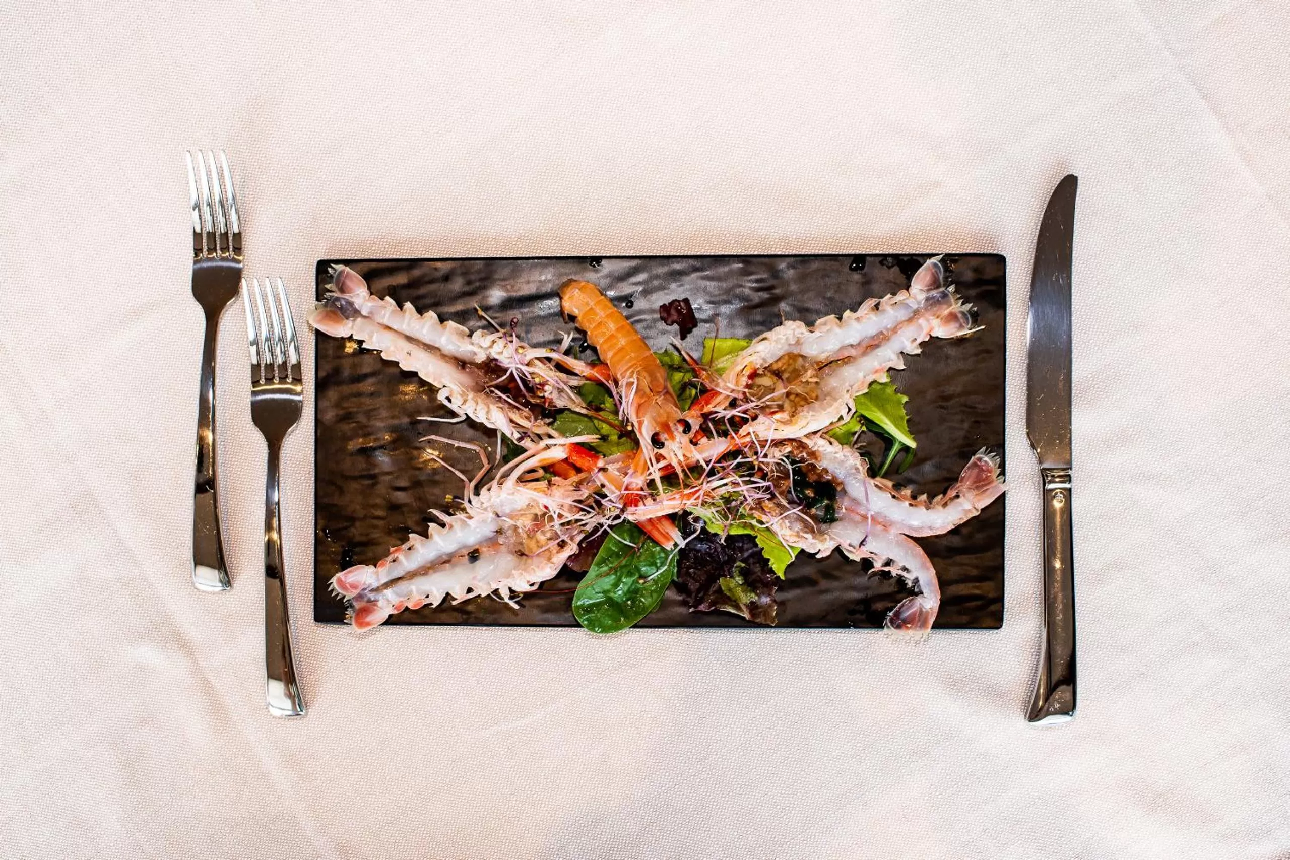 Restaurant/places to eat in M2 Hotel