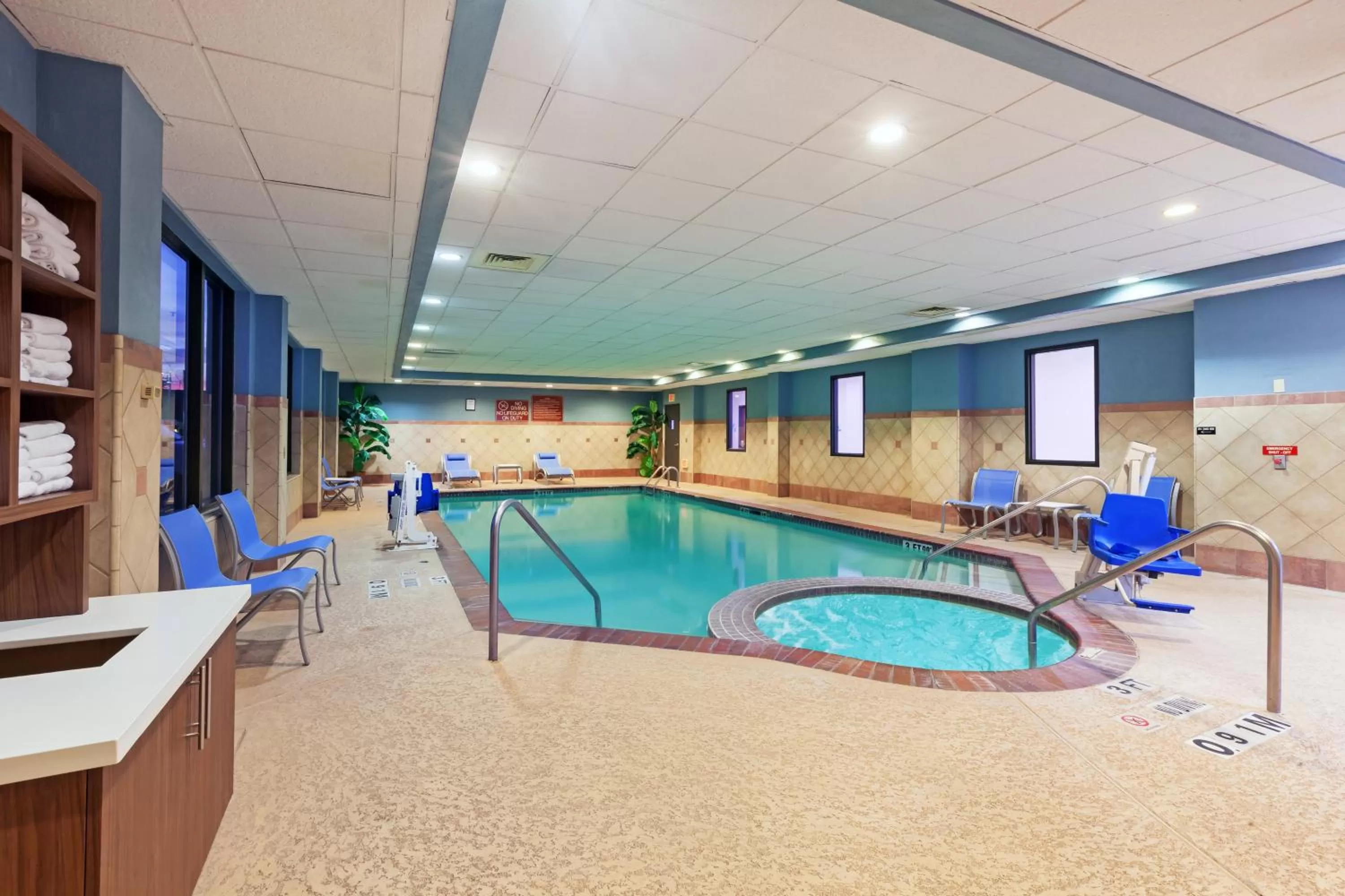 Swimming pool in Holiday Inn Express & Suites Houston - Memorial Park Area by IHG