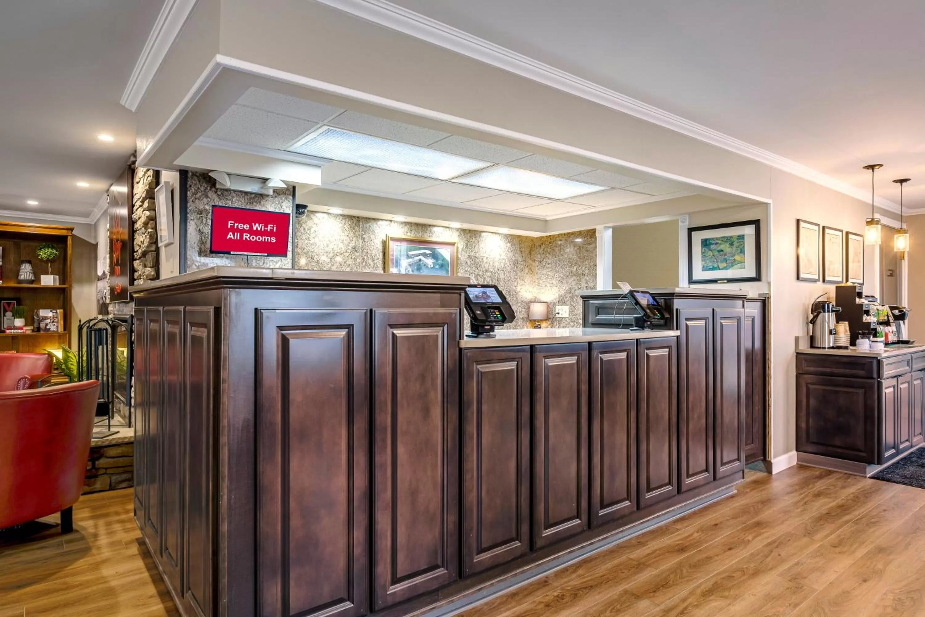 Lobby or reception in Red Roof Inn and Suites Herkimer