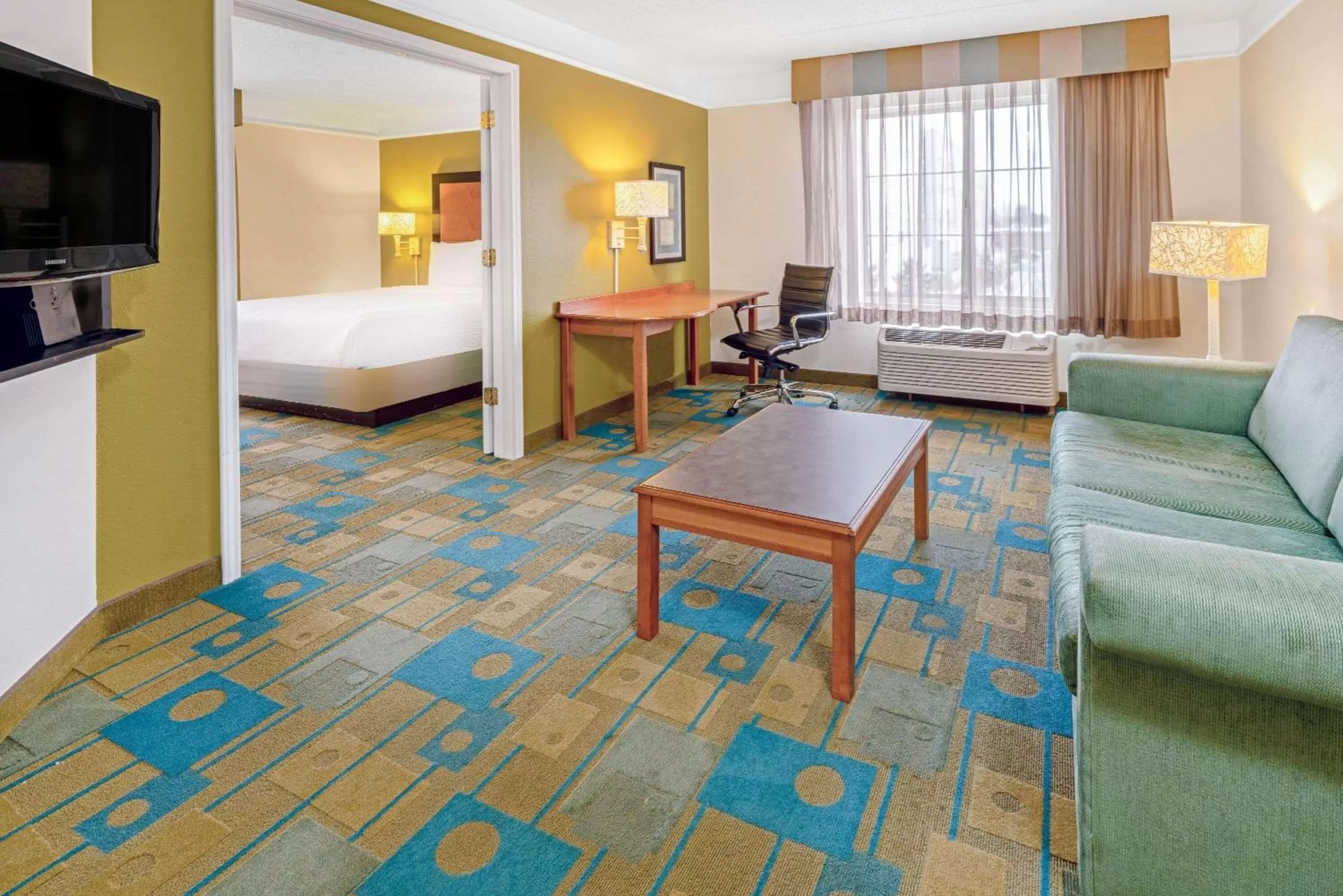 Photo of the whole room, Bed in La Quinta by Wyndham Salt Lake City Airport