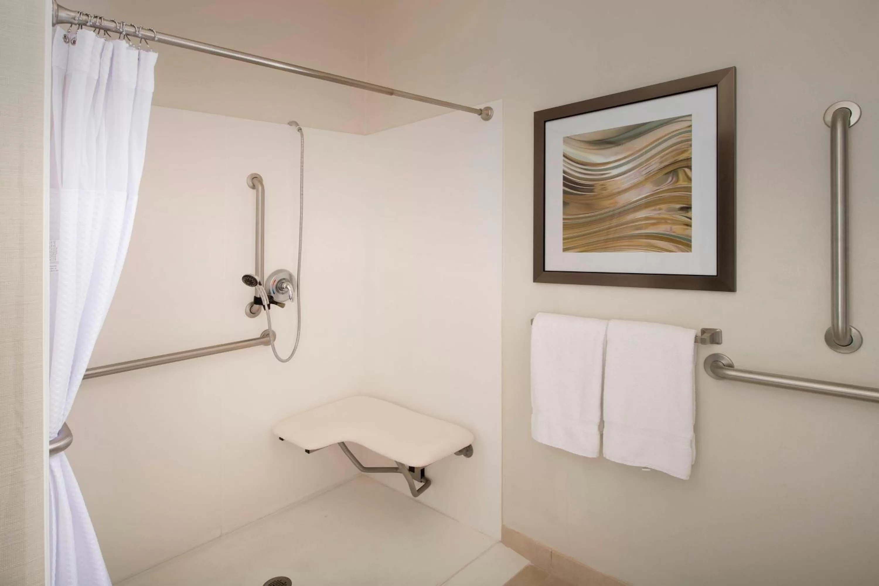 Bathroom in Courtyard by Marriott Lufkin