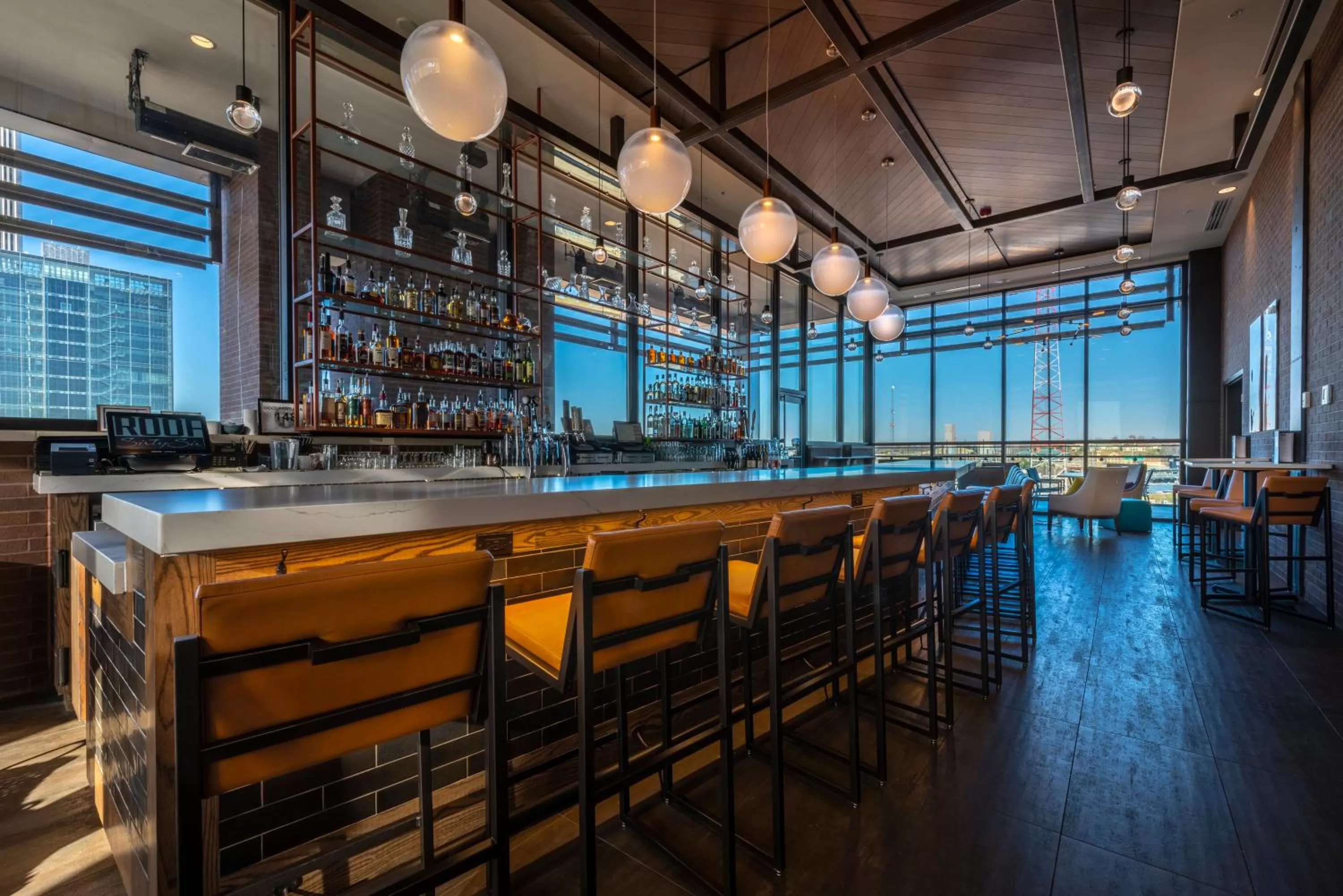 Lounge or bar in Hotel Indigo Tulsa DWTN/Entertainment Area