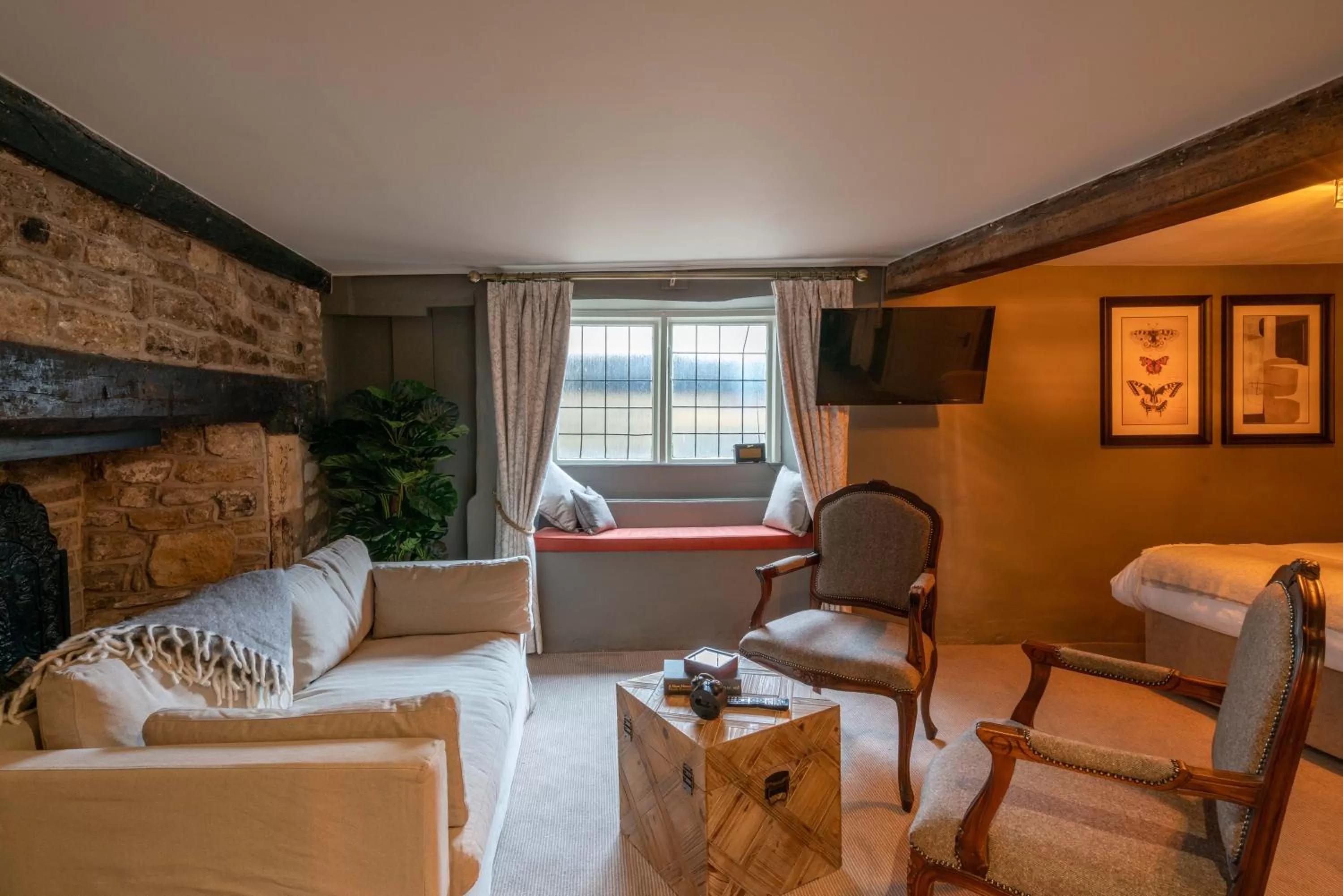 Living room in The George Inn & Plaine