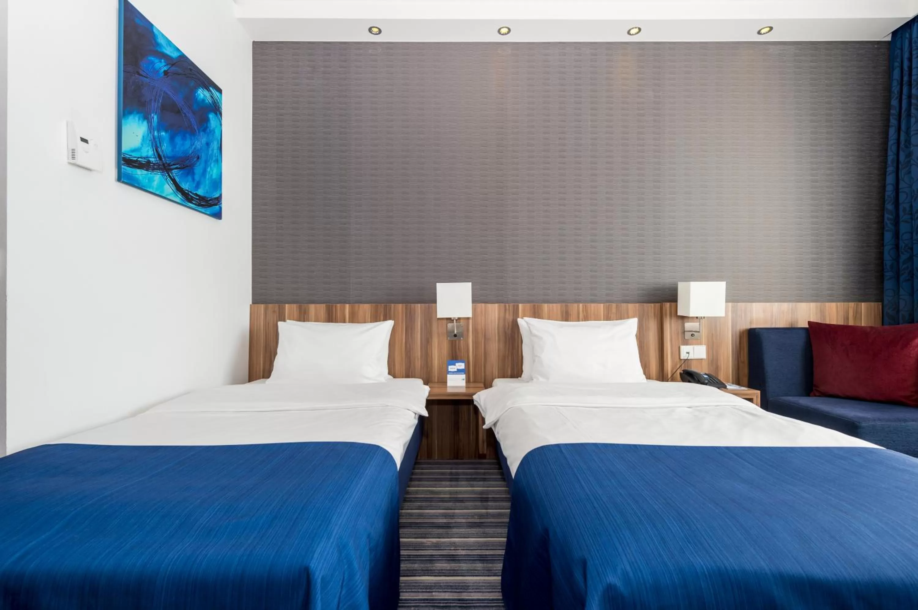 Bed in Holiday Inn Express Bremen Airport by IHG