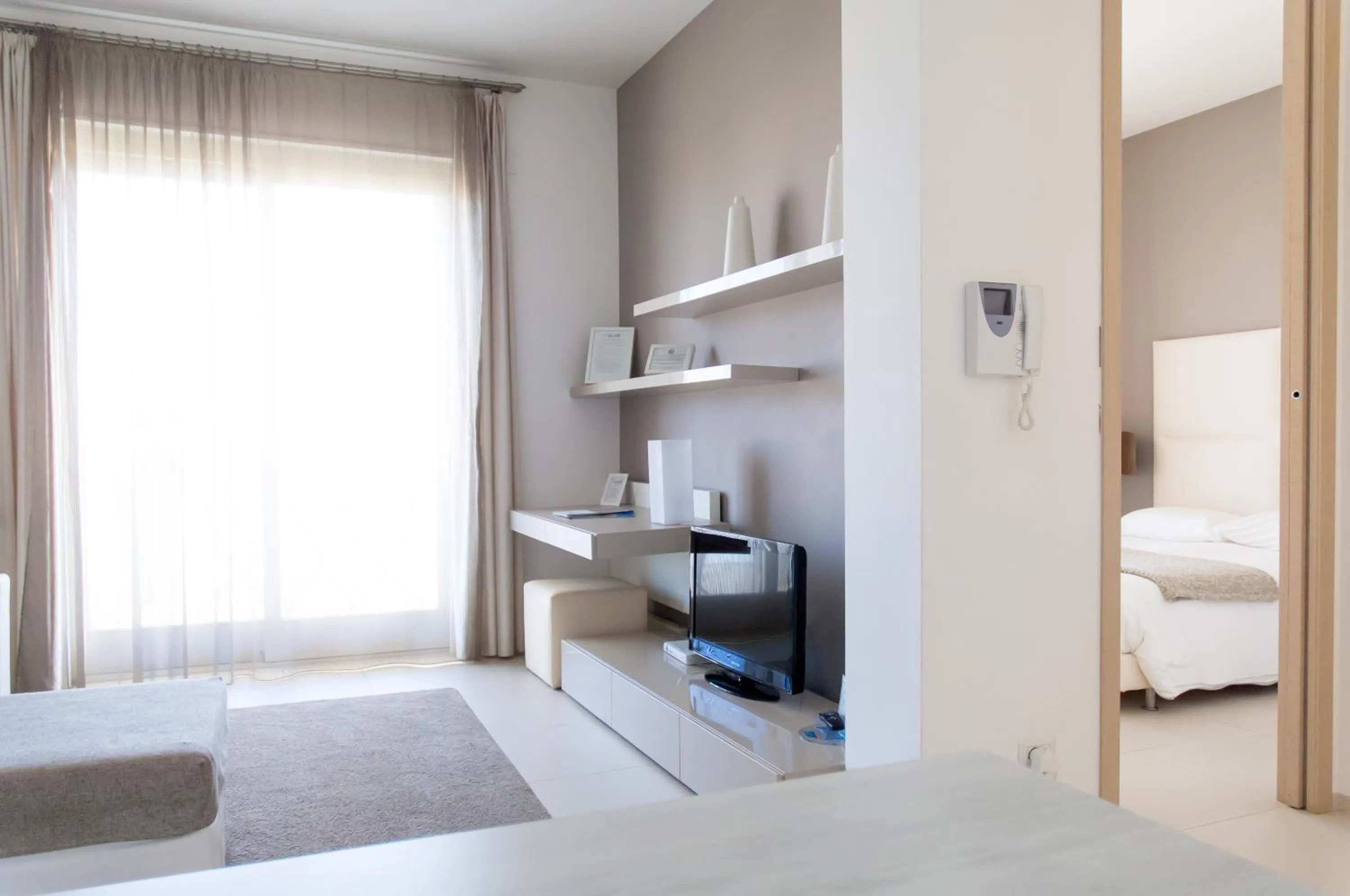 Day, Bed in Soglow Business Class Hotel