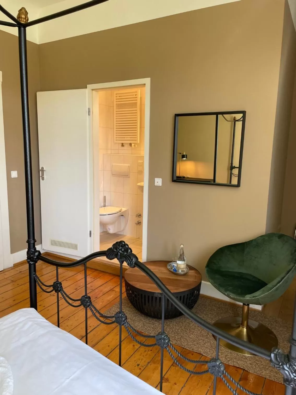 Photo of the whole room, Bed in AUERSTEIN-Hotels auerstein & auerstein-mono