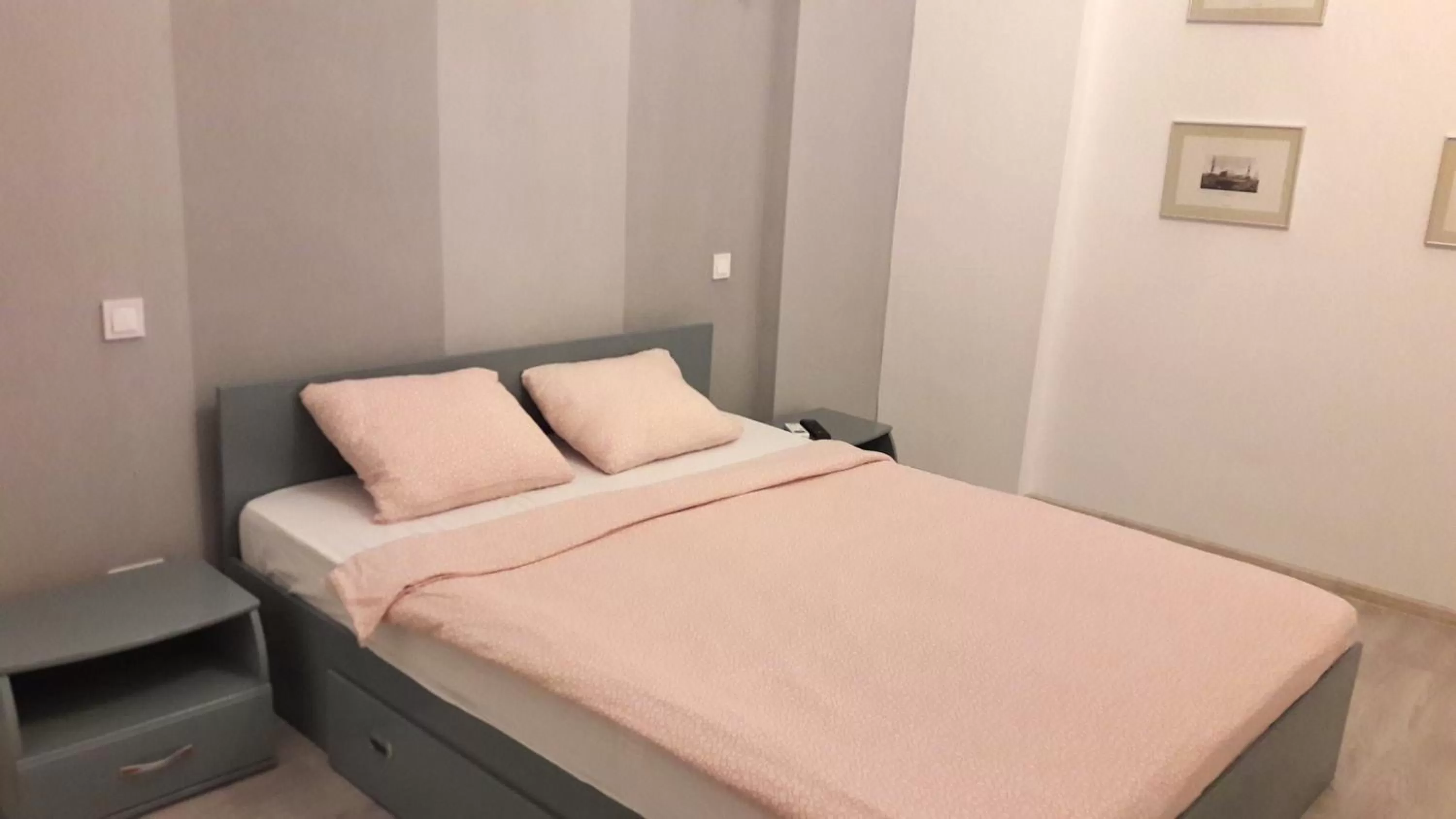 Bed in The Floor Piata Unirii