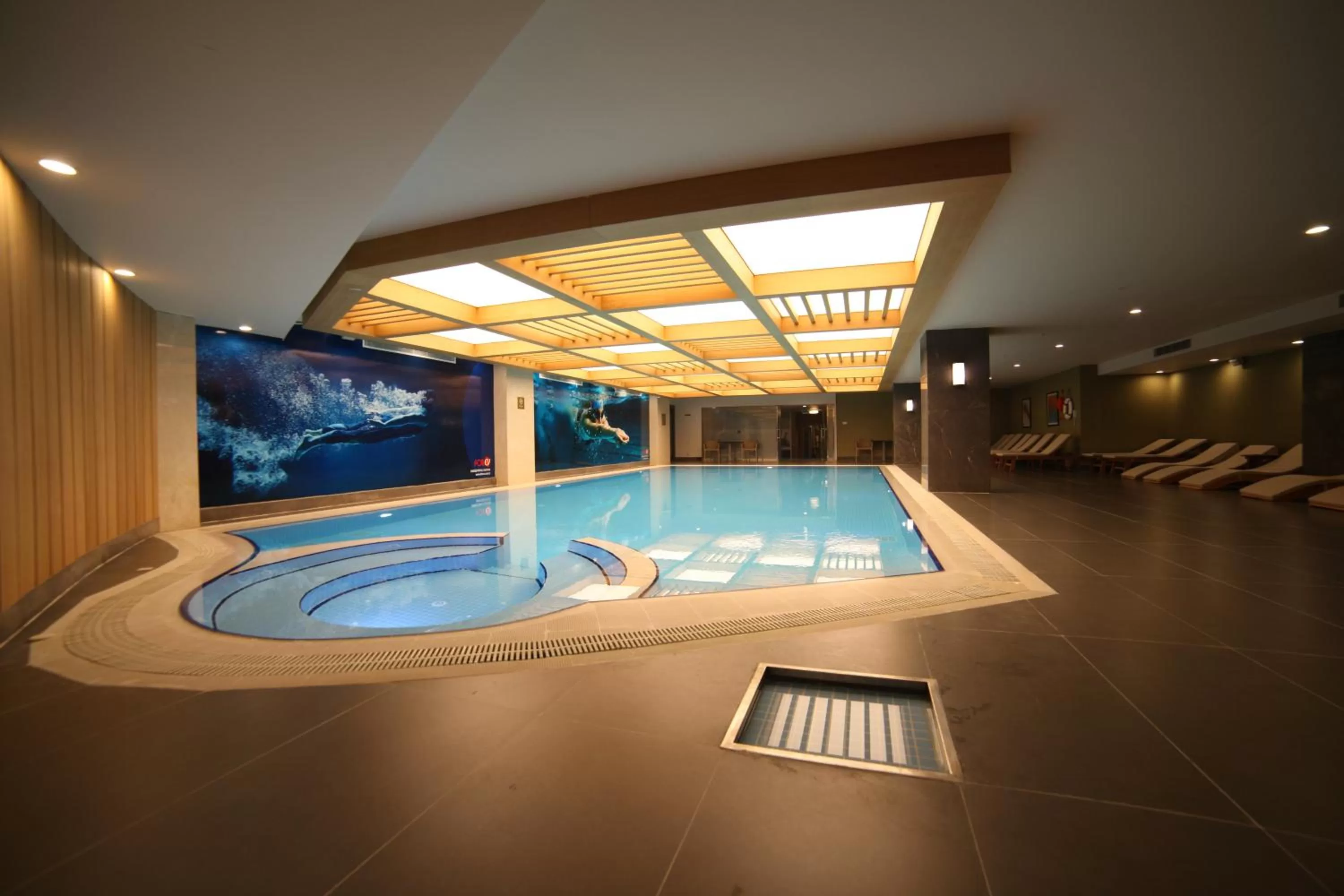 Swimming pool in Ramada Plaza By Wyndham Konya