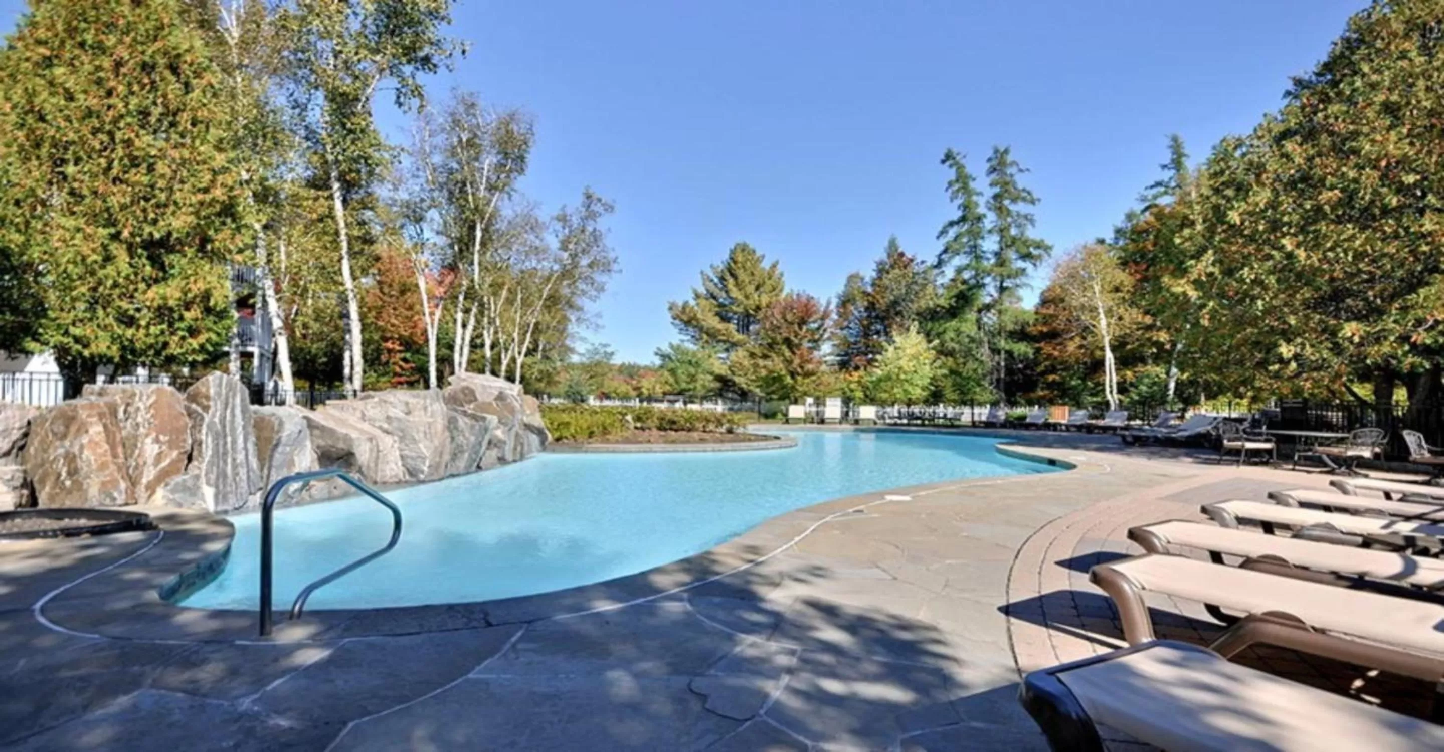 Swimming pool in Château Beauvallon