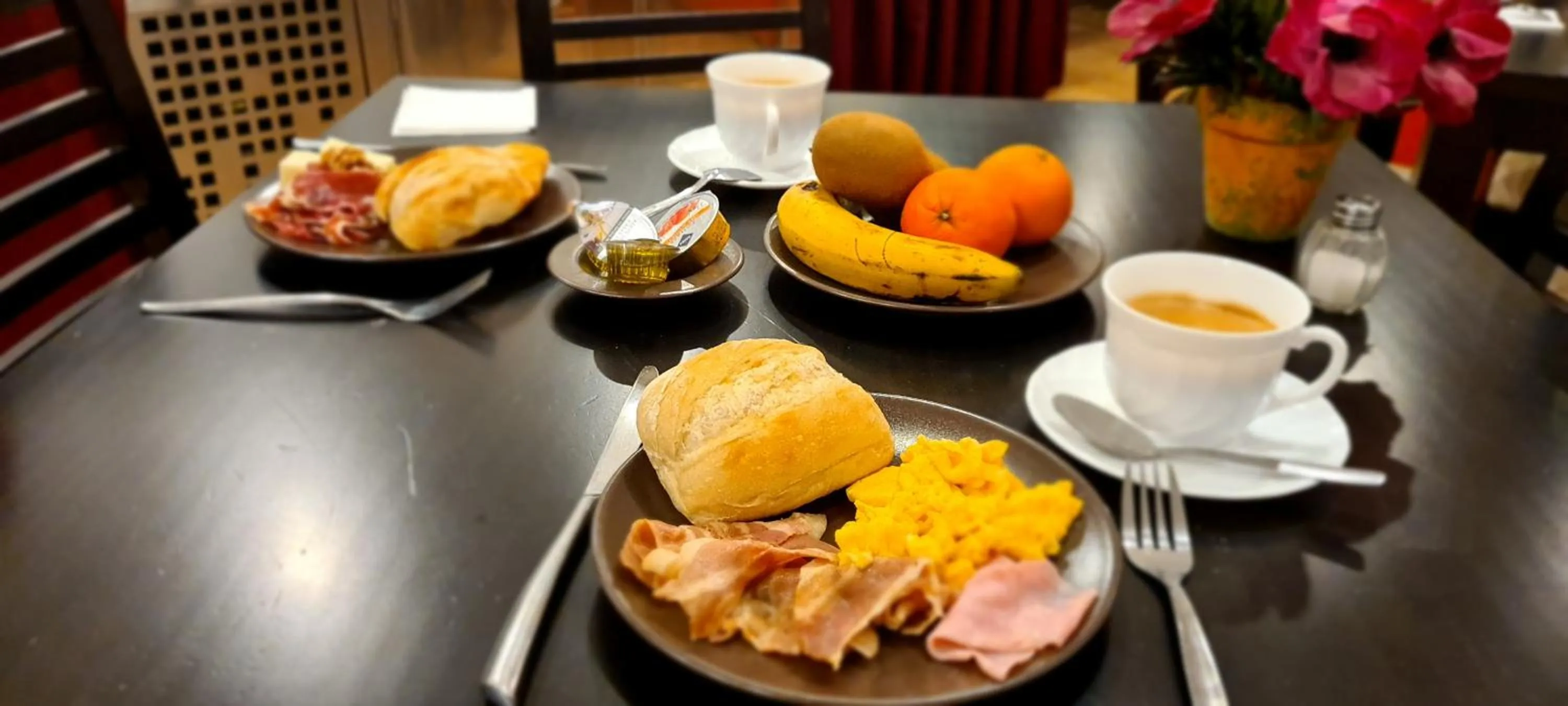 Breakfast in Hotel Duquesa