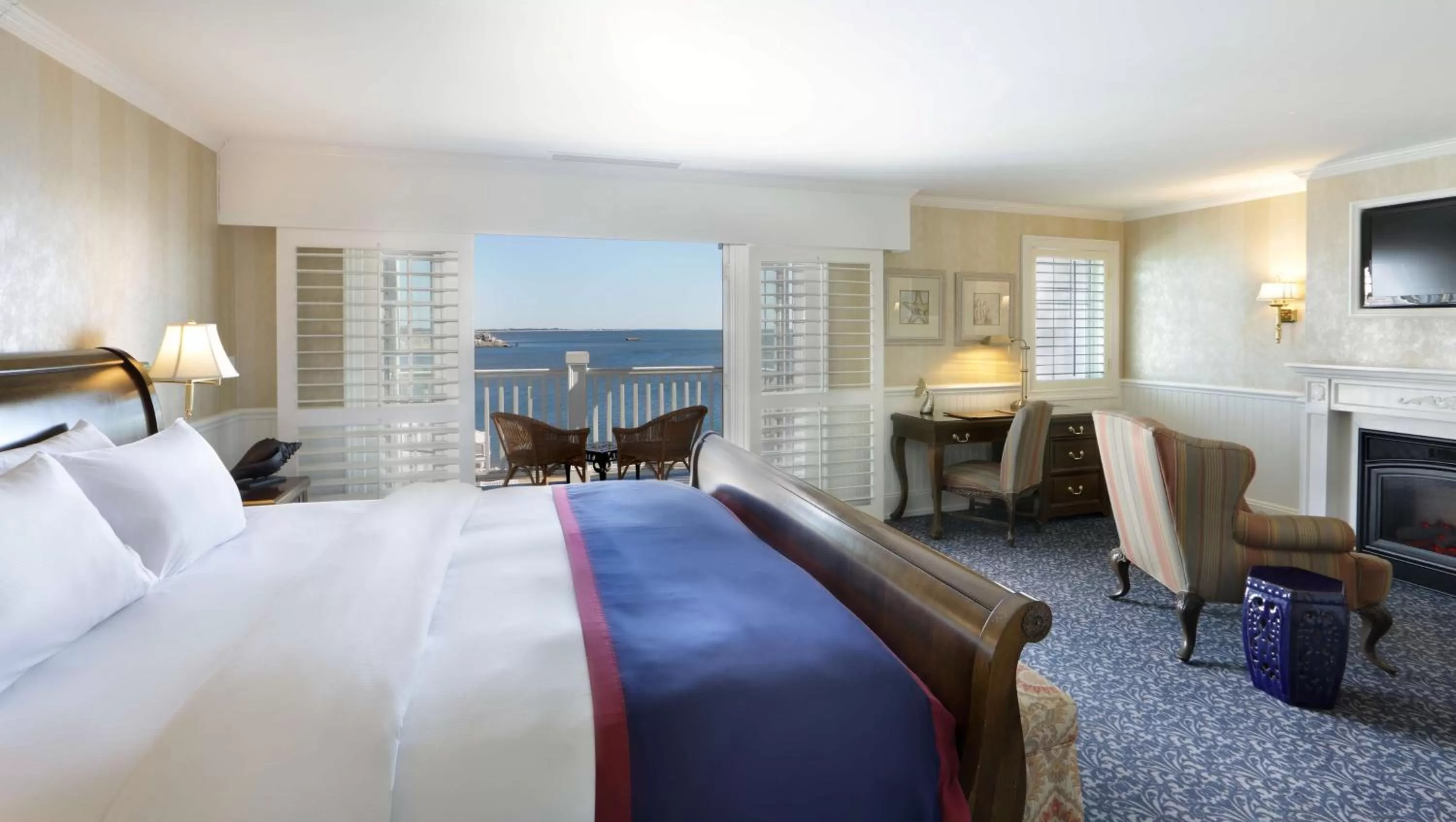 Bedroom, Bed in Madison Beach Hotel, Curio Collection by Hilton