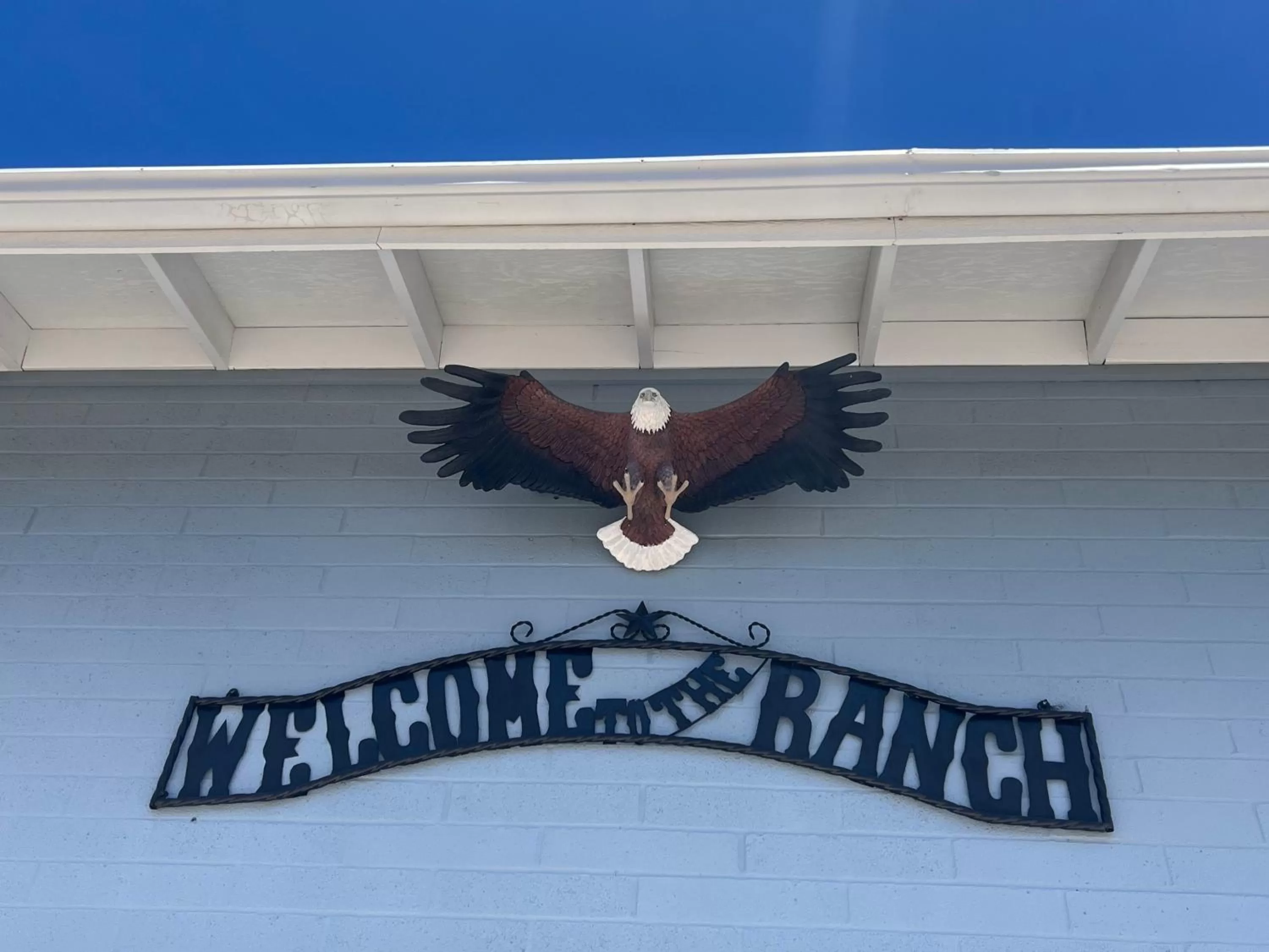 Day, Property Logo/Sign in El Rancho Motel