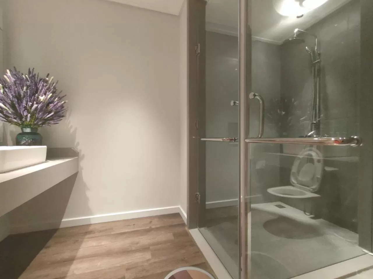 Hong Gia Tue Lake View