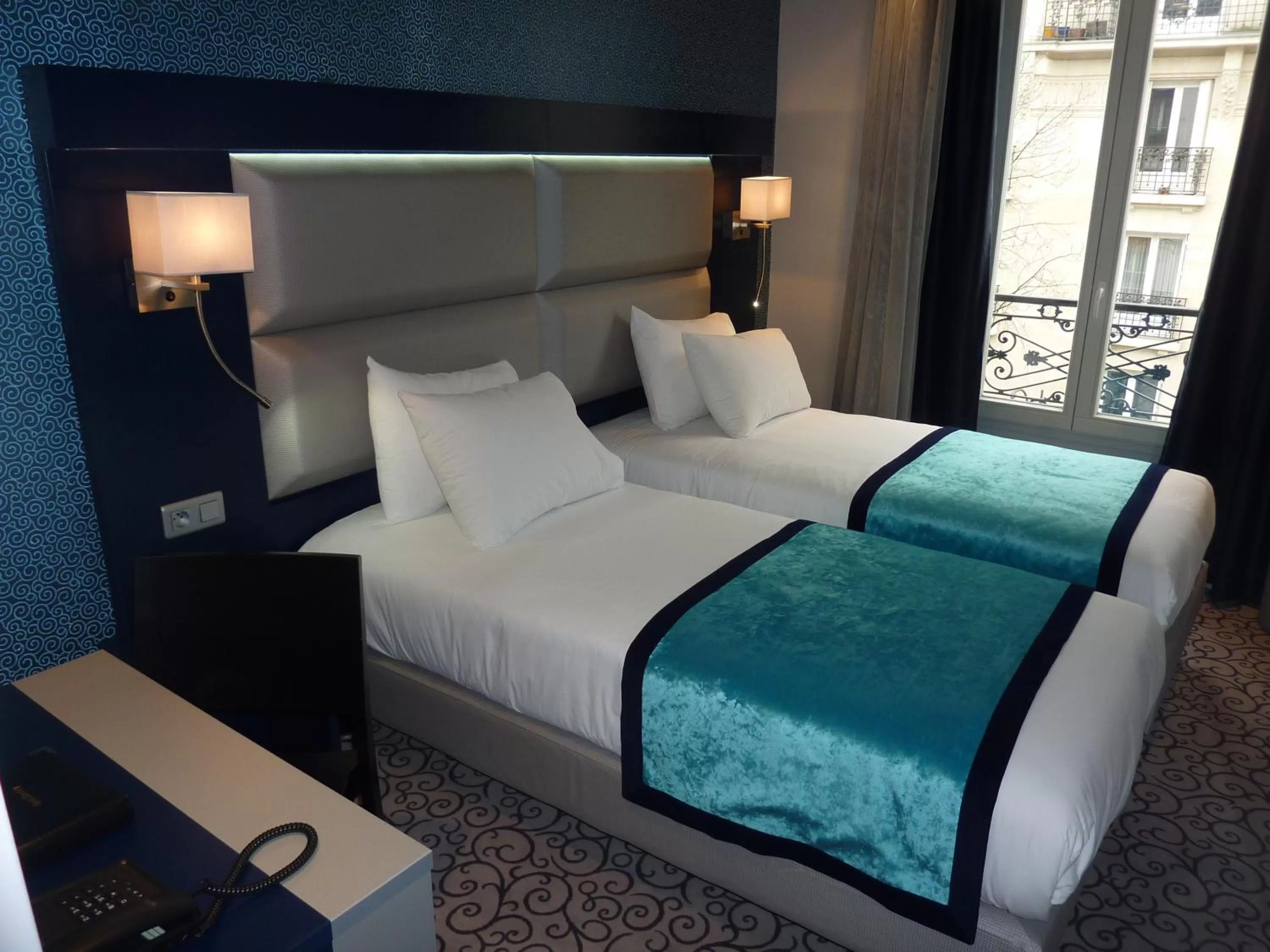 Photo of the whole room, Bed in Prince Albert Montmartre