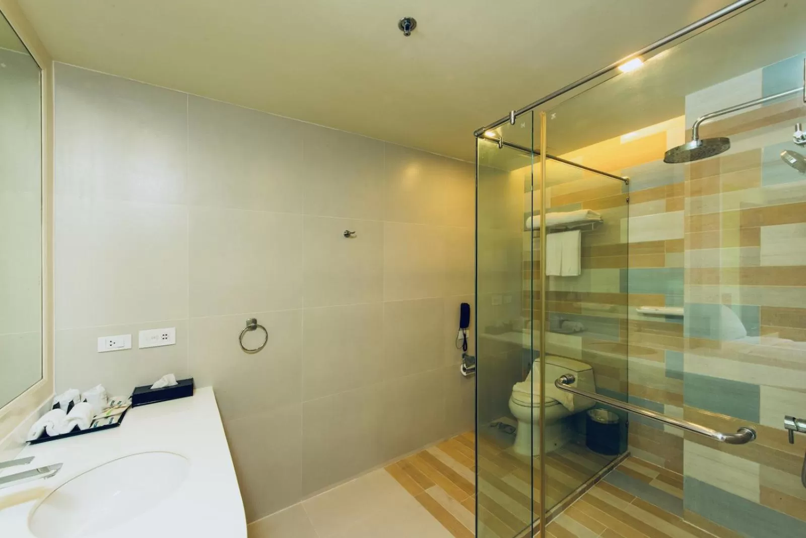 Toilet in Holiday Ao Nang Beach Resort, Krabi