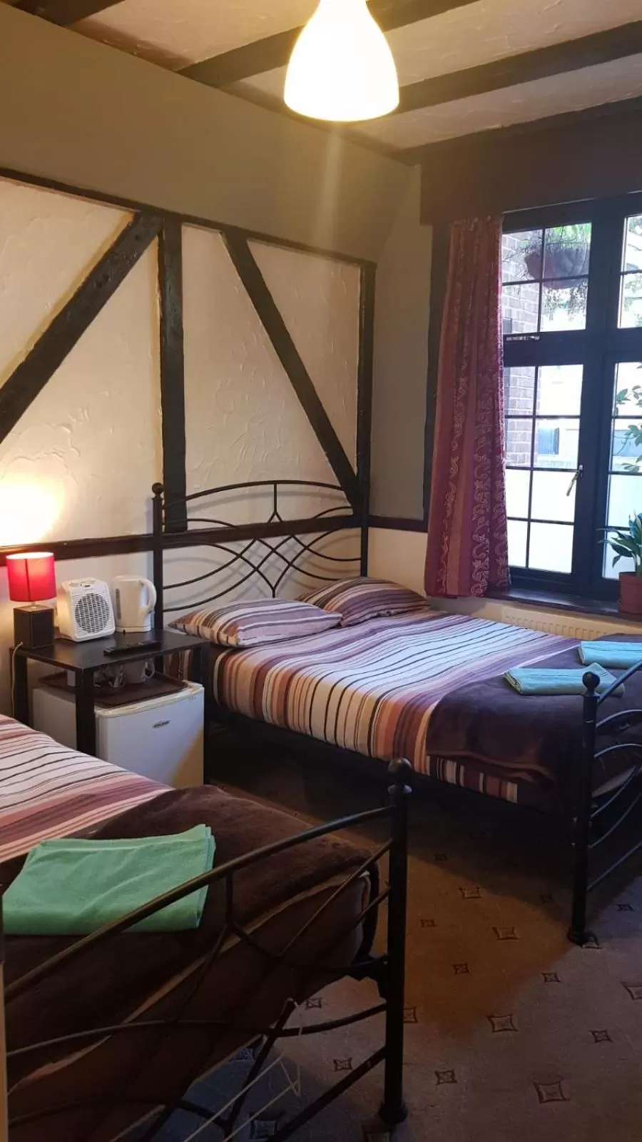 Bedroom, Bed in Hour Glass Hotel