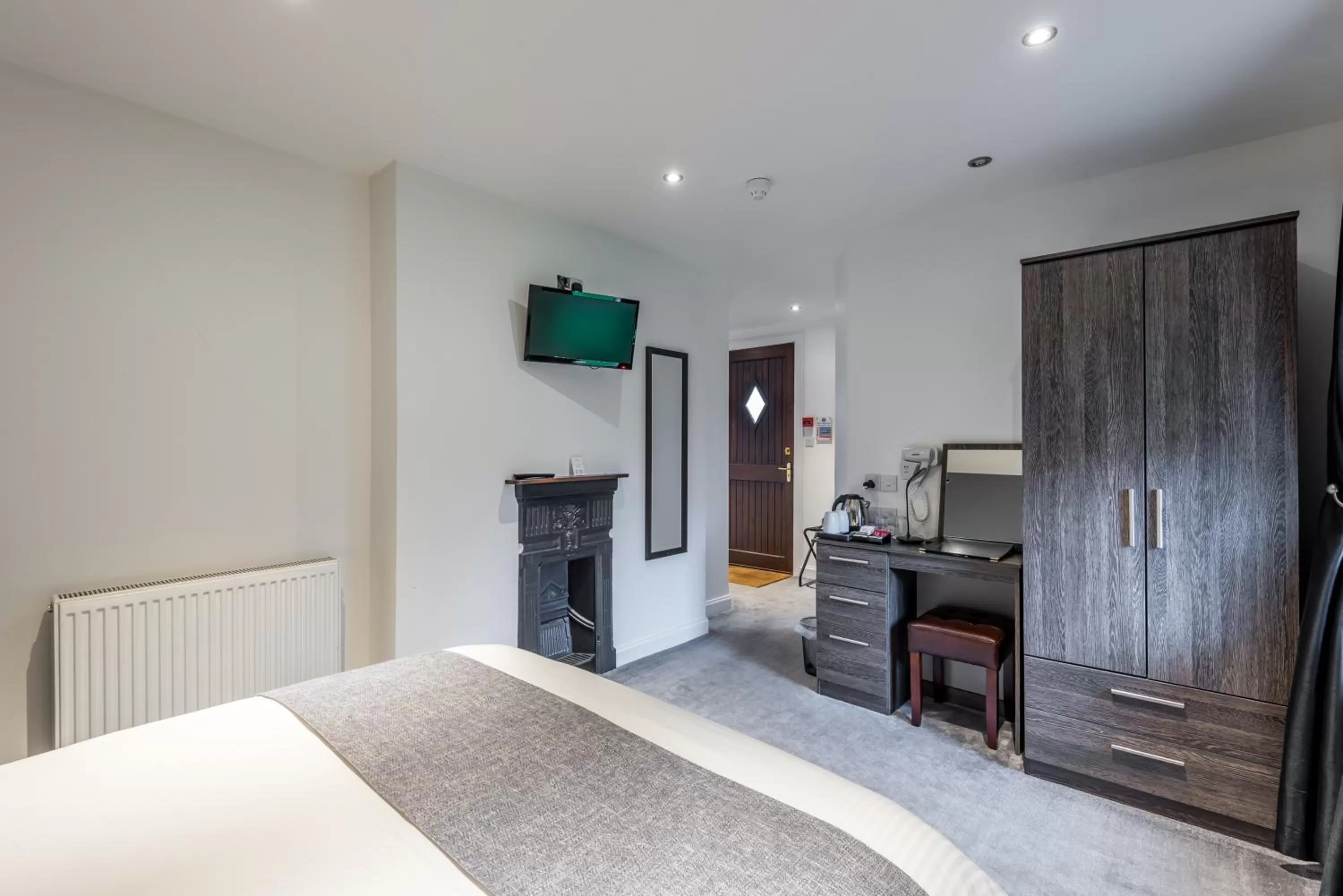 Bedroom in Grey Harlings Rooms