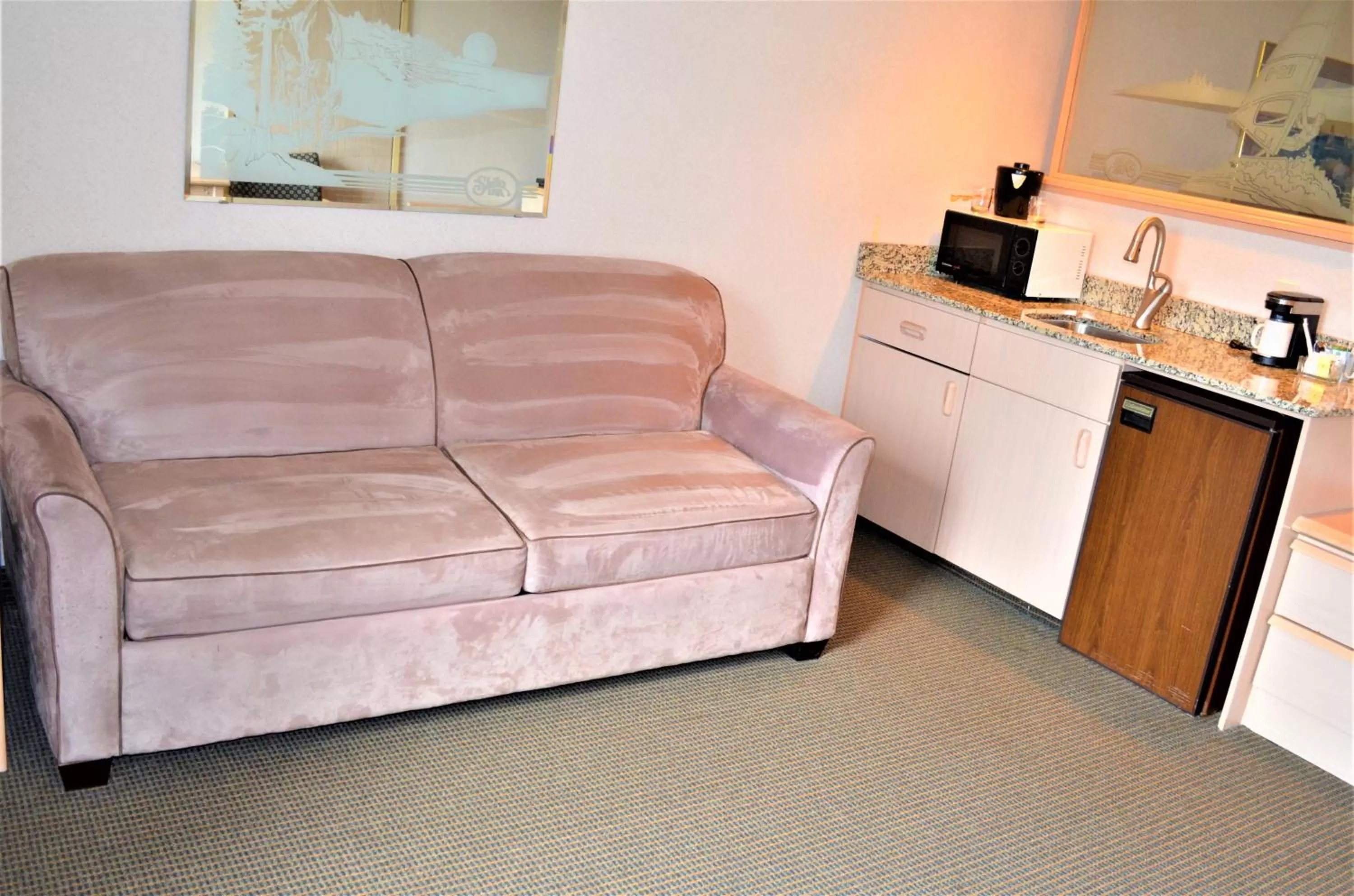 Seating Area in Shilo Inns Suites The Dalles