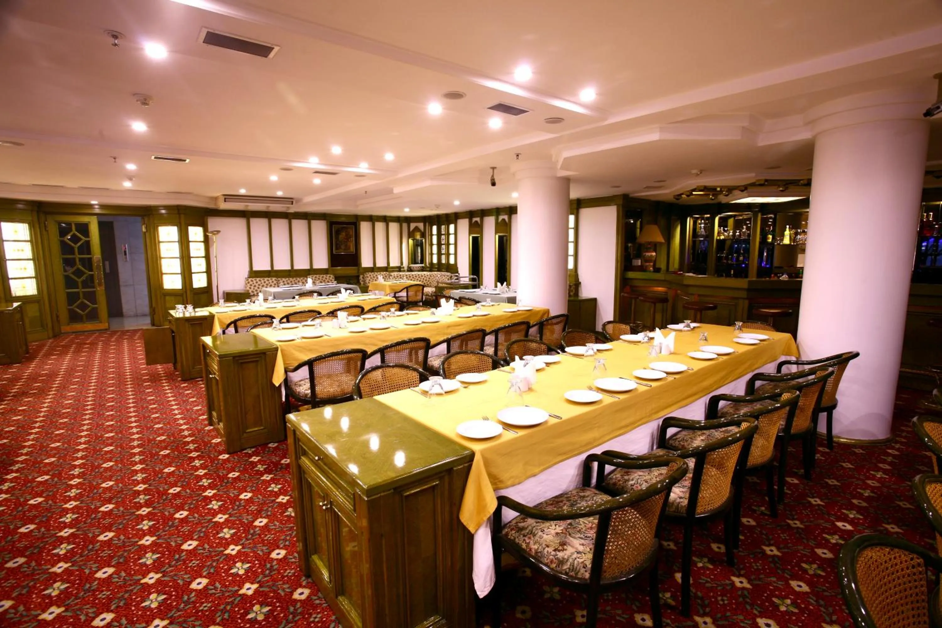 Restaurant/places to eat in Istanbul Royal Hotel