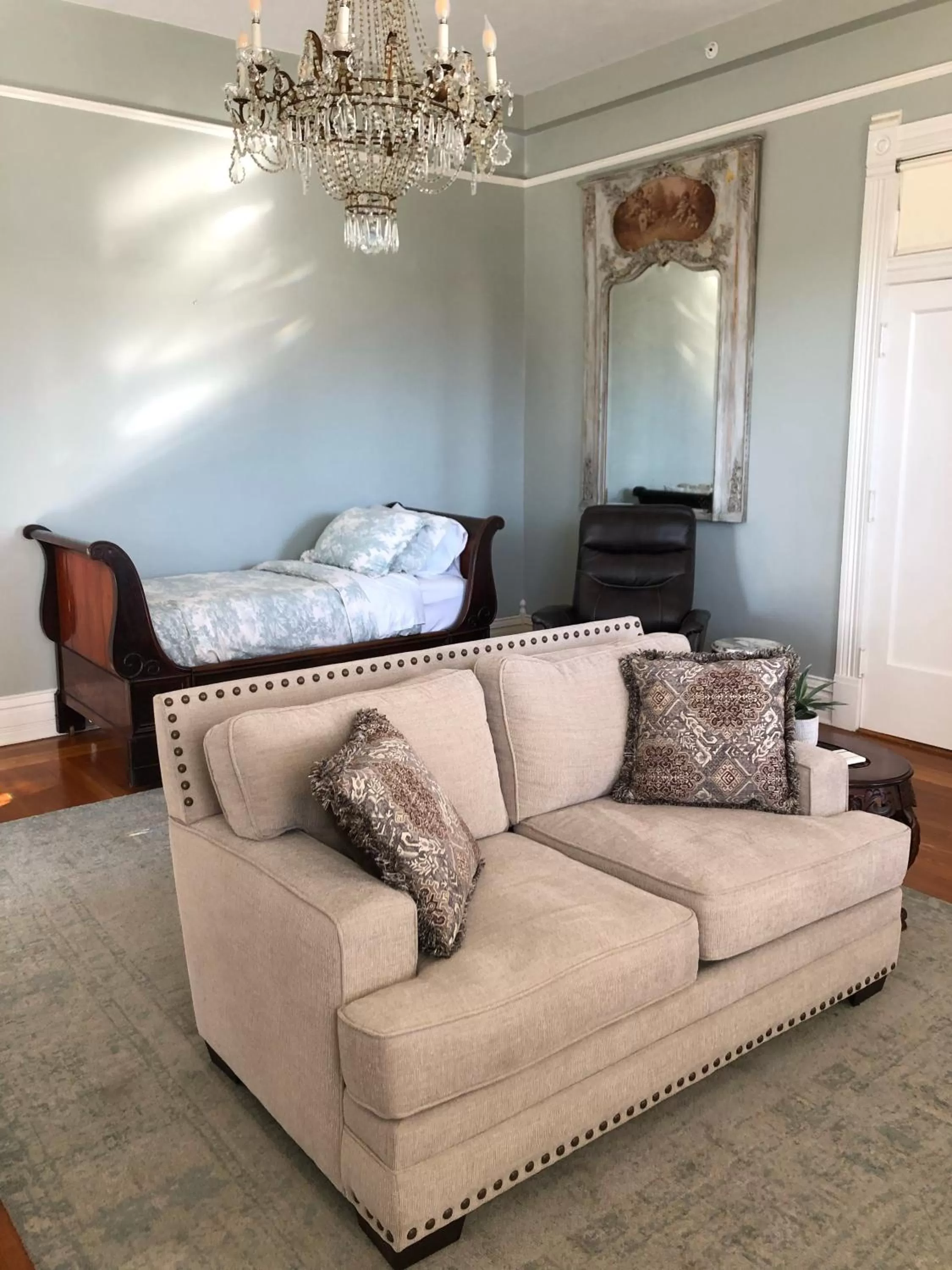 Bed in The Twelve Oaks Bed & Breakfast