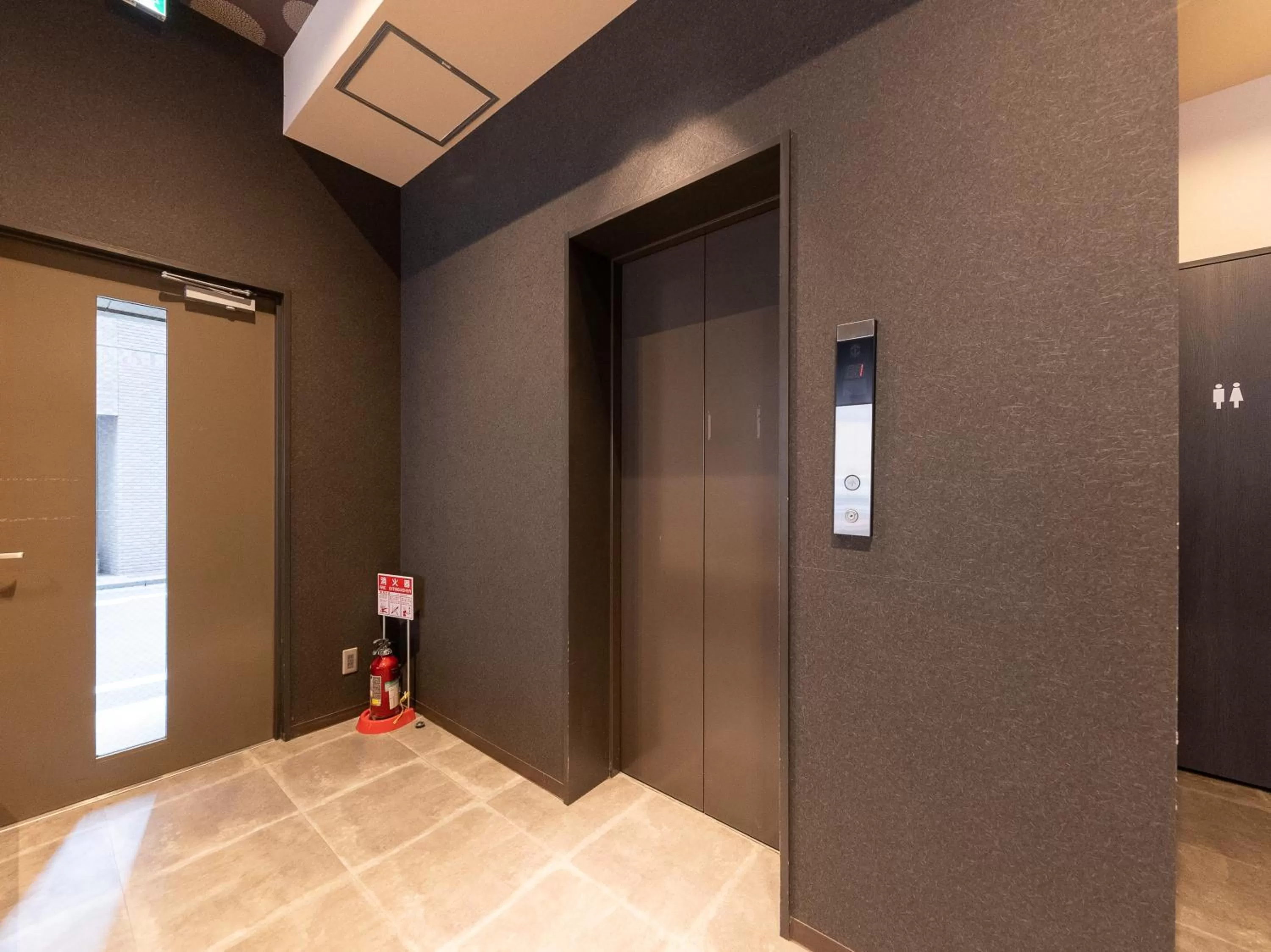 elevator in Hiromas Hotel Kura