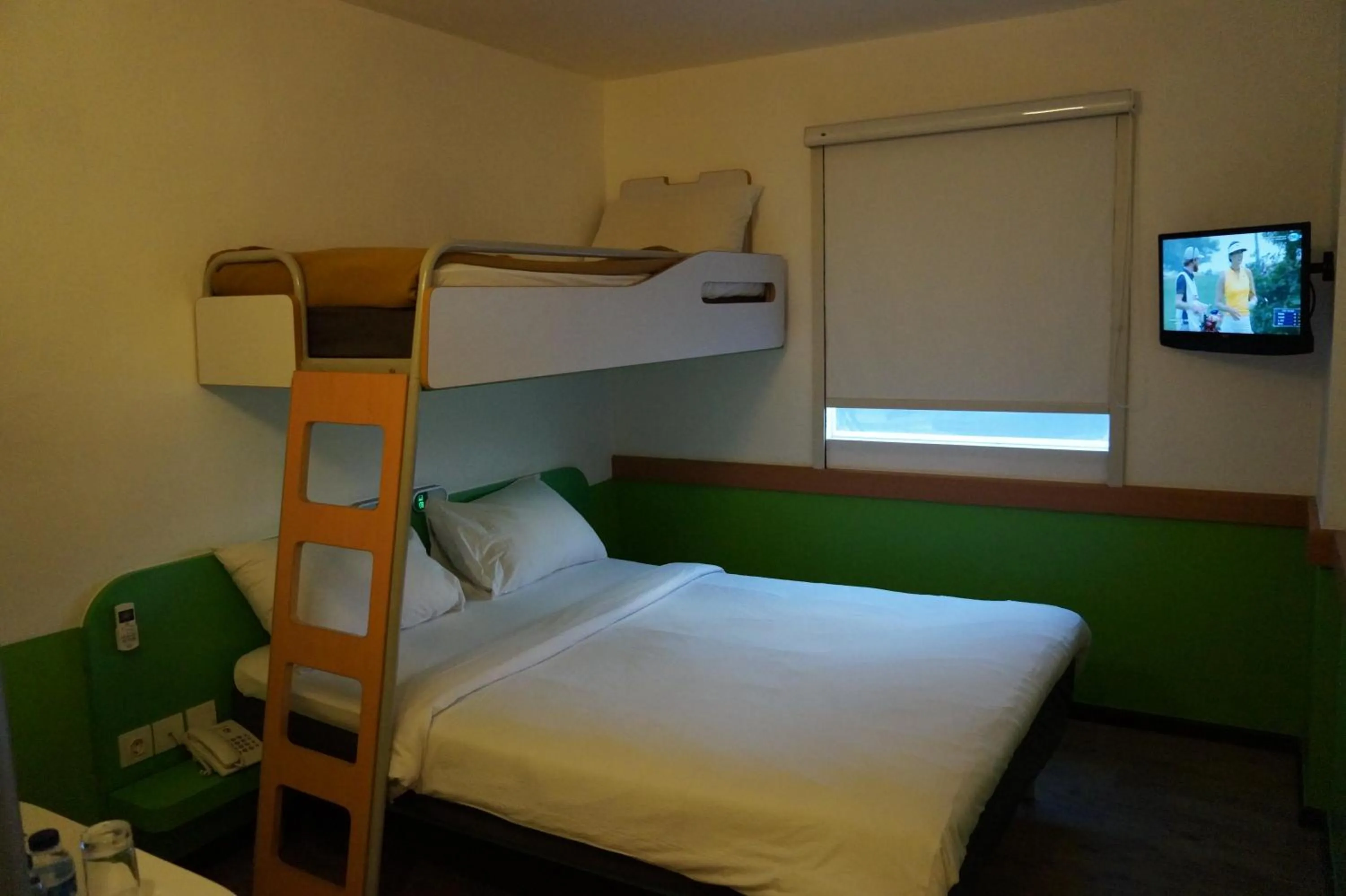 Bedroom, Bed in Ibis Budget Jakarta Airport