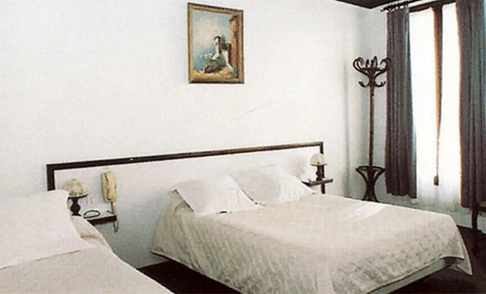 Photo of the whole room, Bed in Avenir Hotel