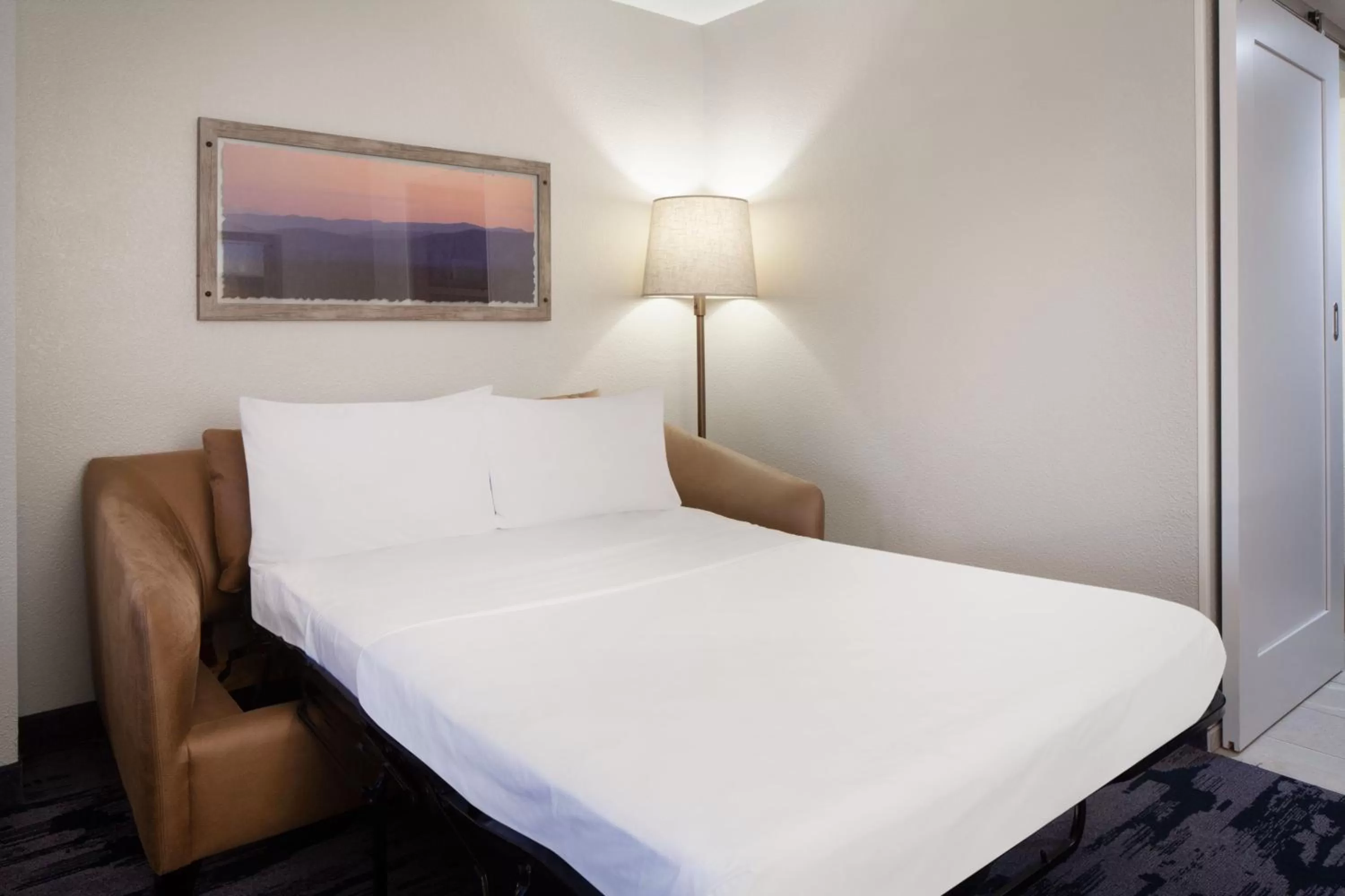 Photo of the whole room, Bed in Fairfield Inn & Suites by Marriott Charleston