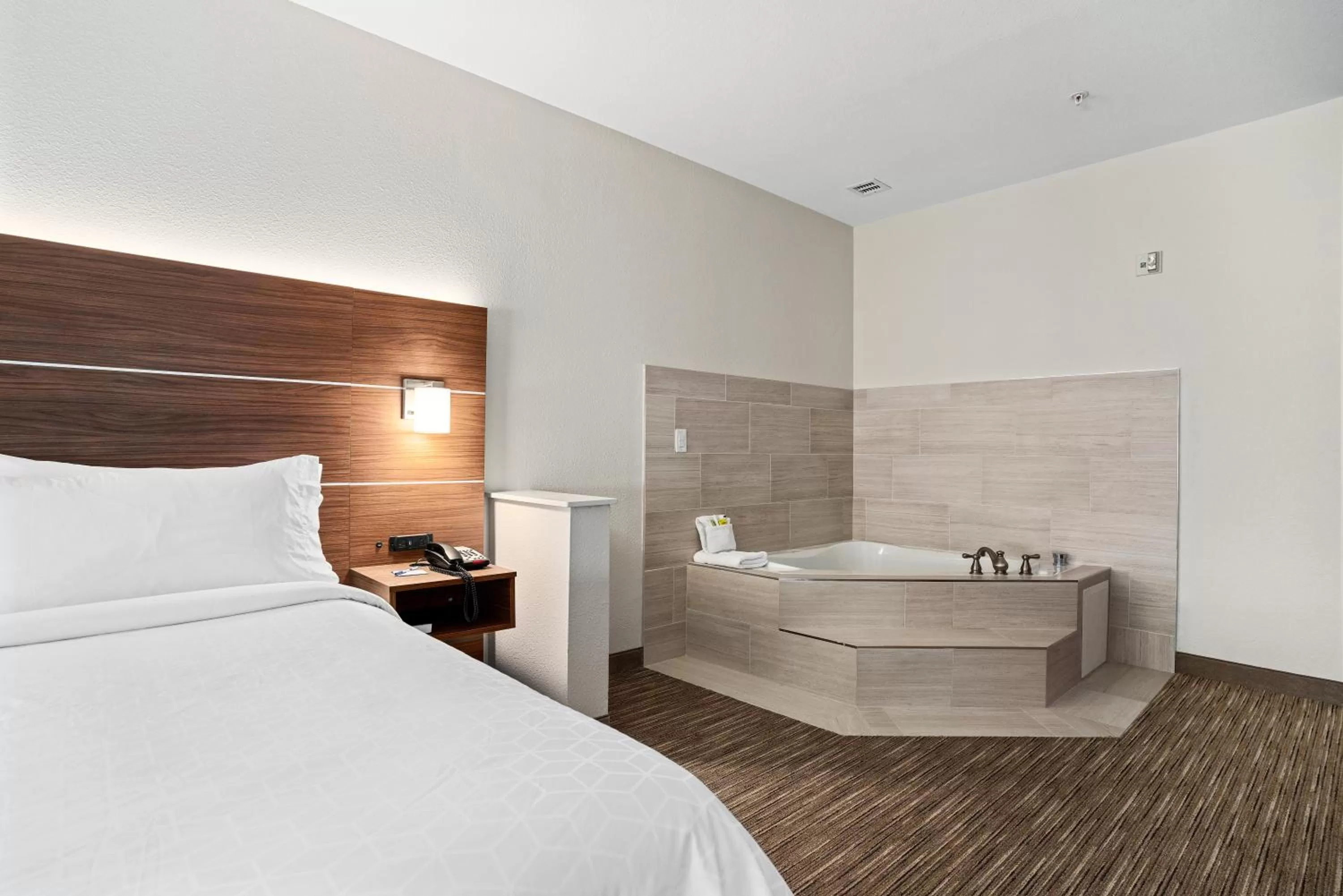 Photo of the whole room in Holiday Inn Express & Suites Van Buren-Fort Smith Area, an IHG Hotel