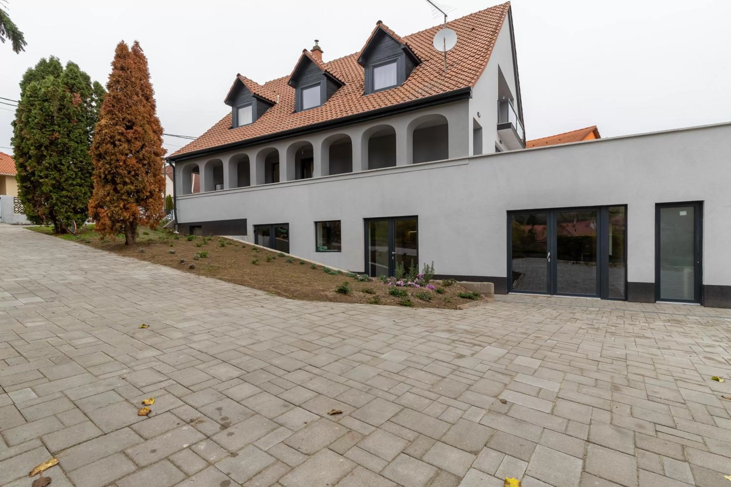 Property building in Villa Bérc