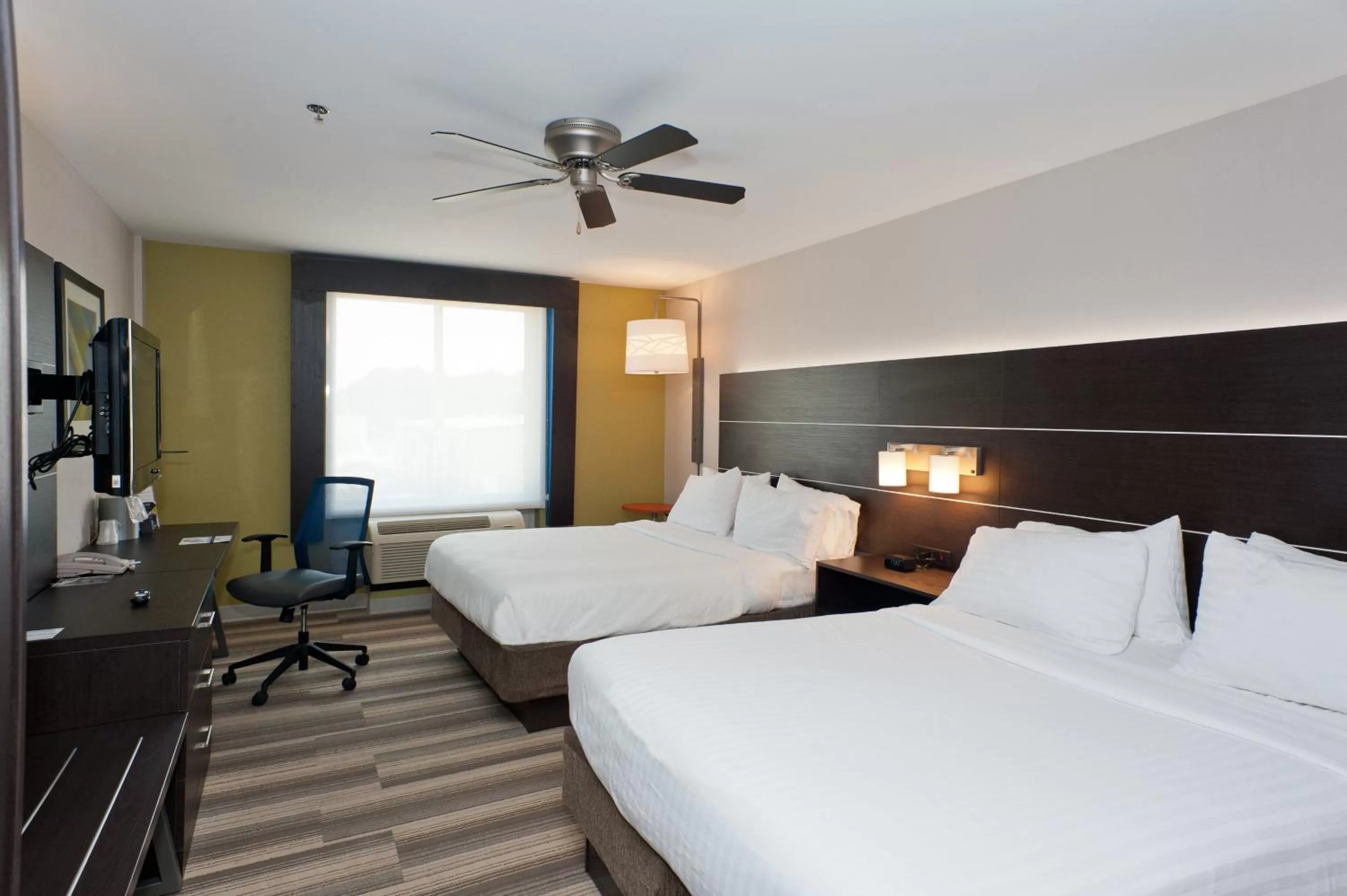 Photo of the whole room, Bed in Holiday Inn Express Hotel & Suites Scott-Lafayette West by IHG