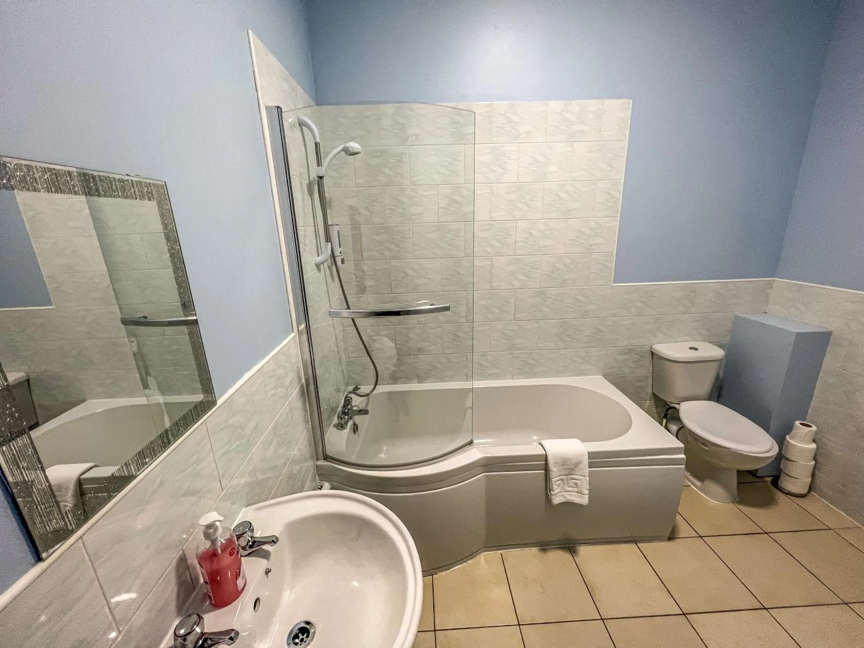 Bathroom in County Hall Apartment Hotel