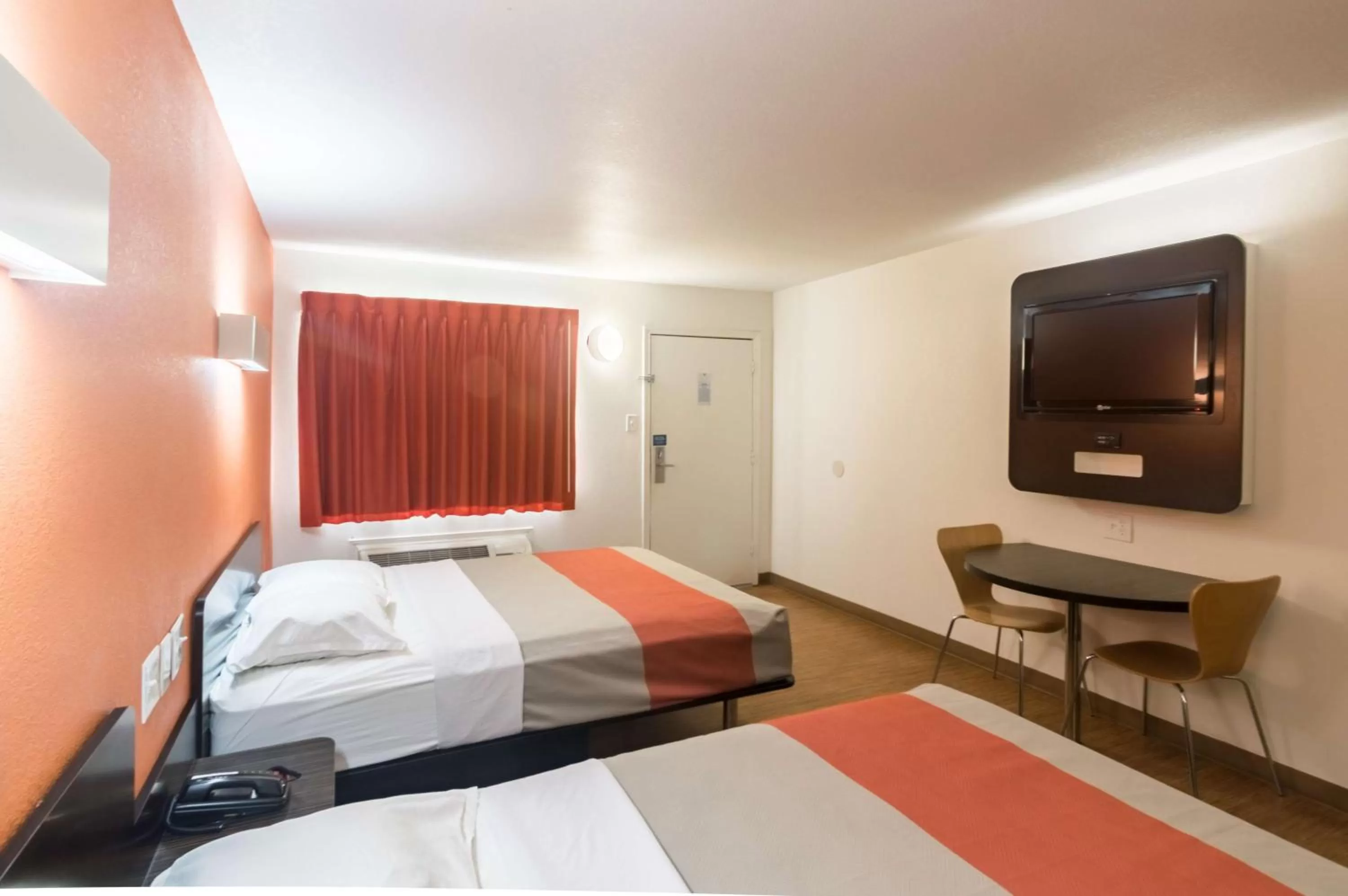 TV and multimedia, Bed in Motel 6-Wichita Falls, TX - North