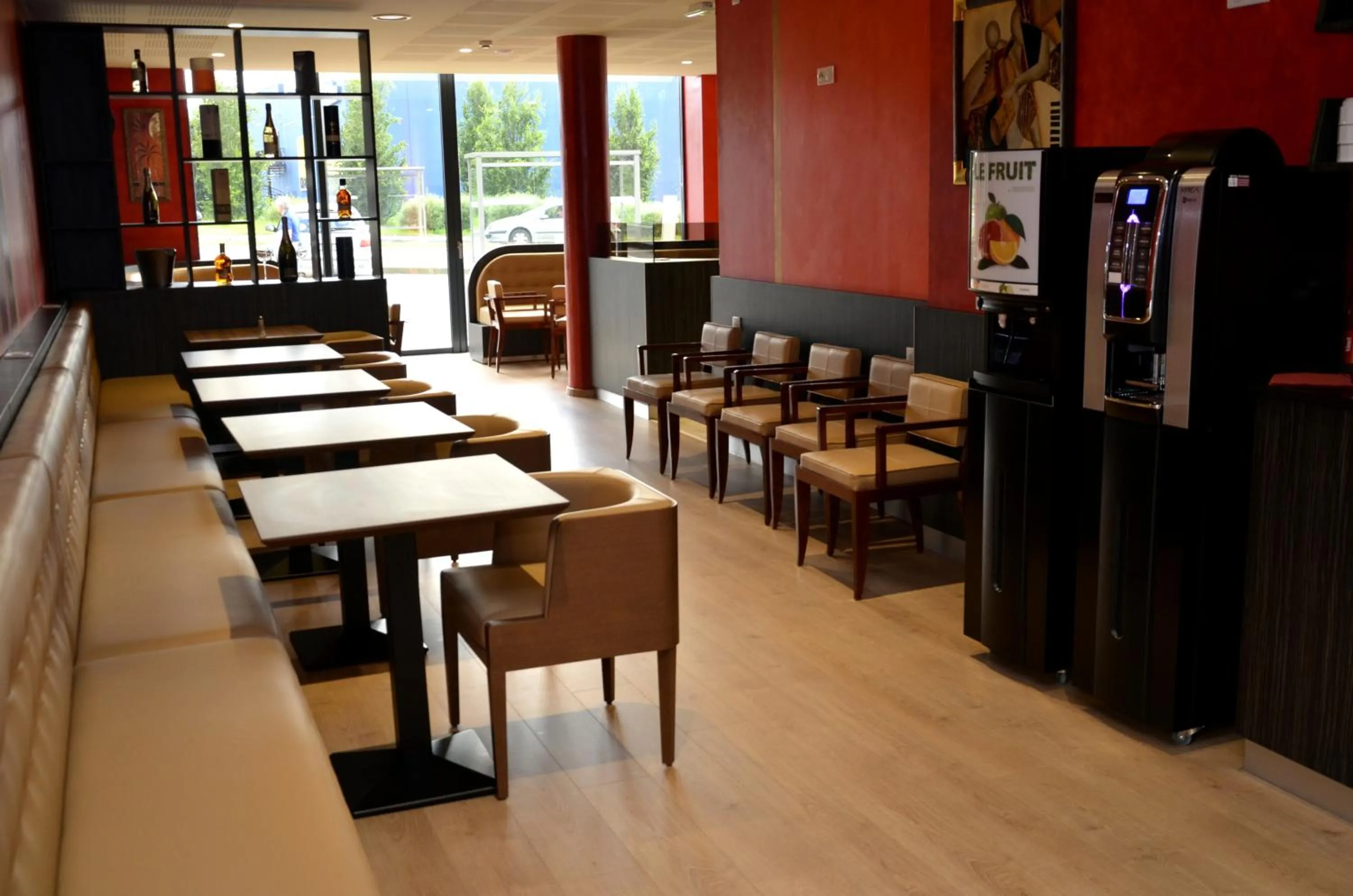 Communal lounge/ TV room in Le Grand Hotel