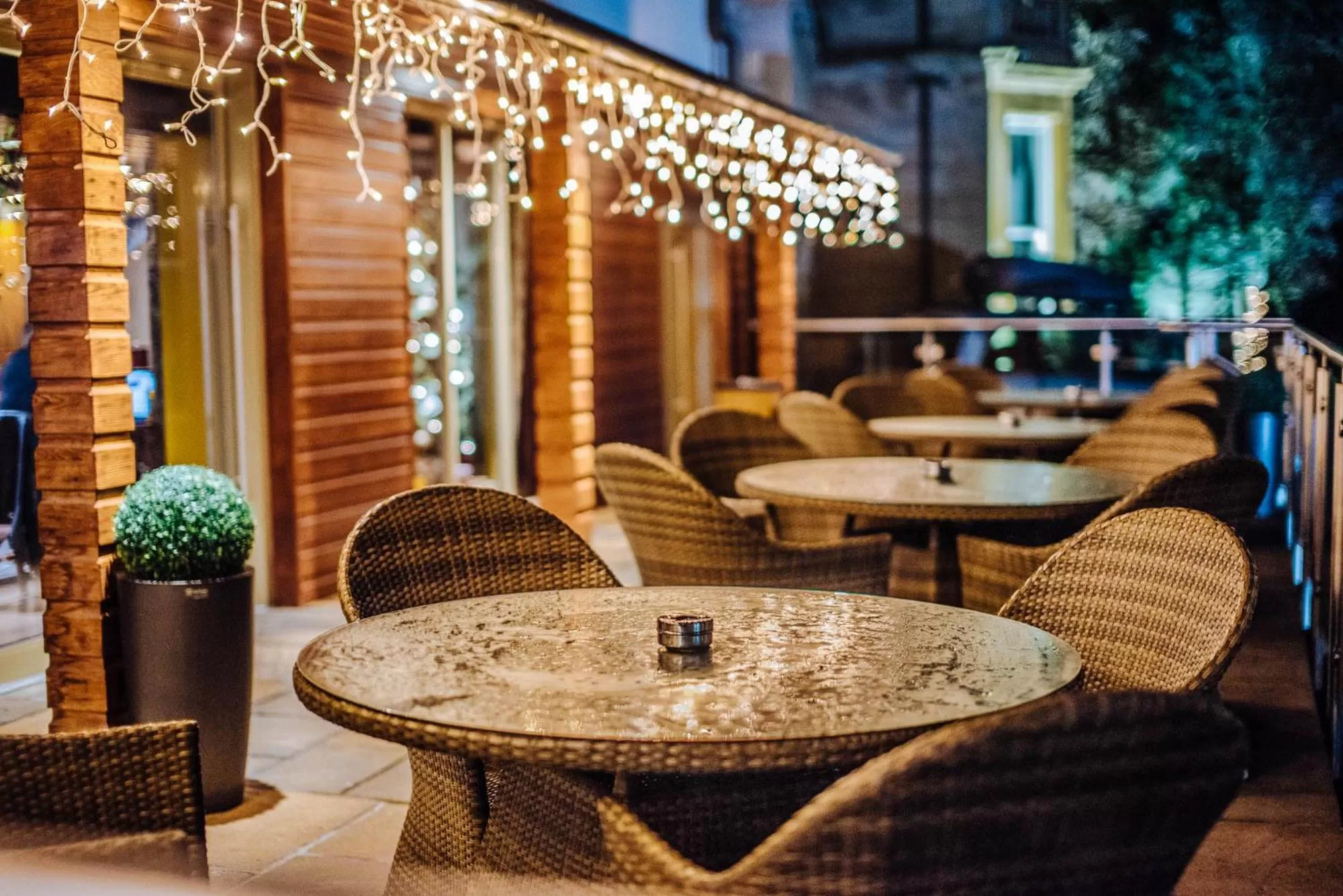 Patio in Lynnhurst Hotel