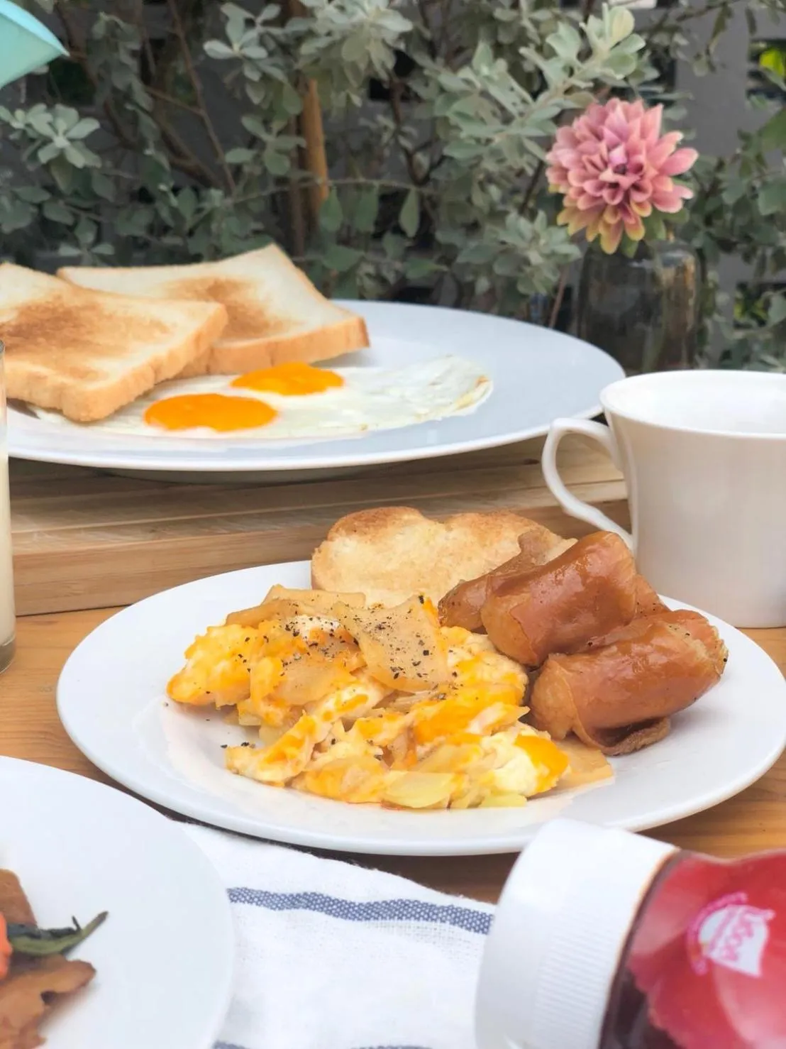 Breakfast in Kinnon Deluxe Hostel Coworking Cafe