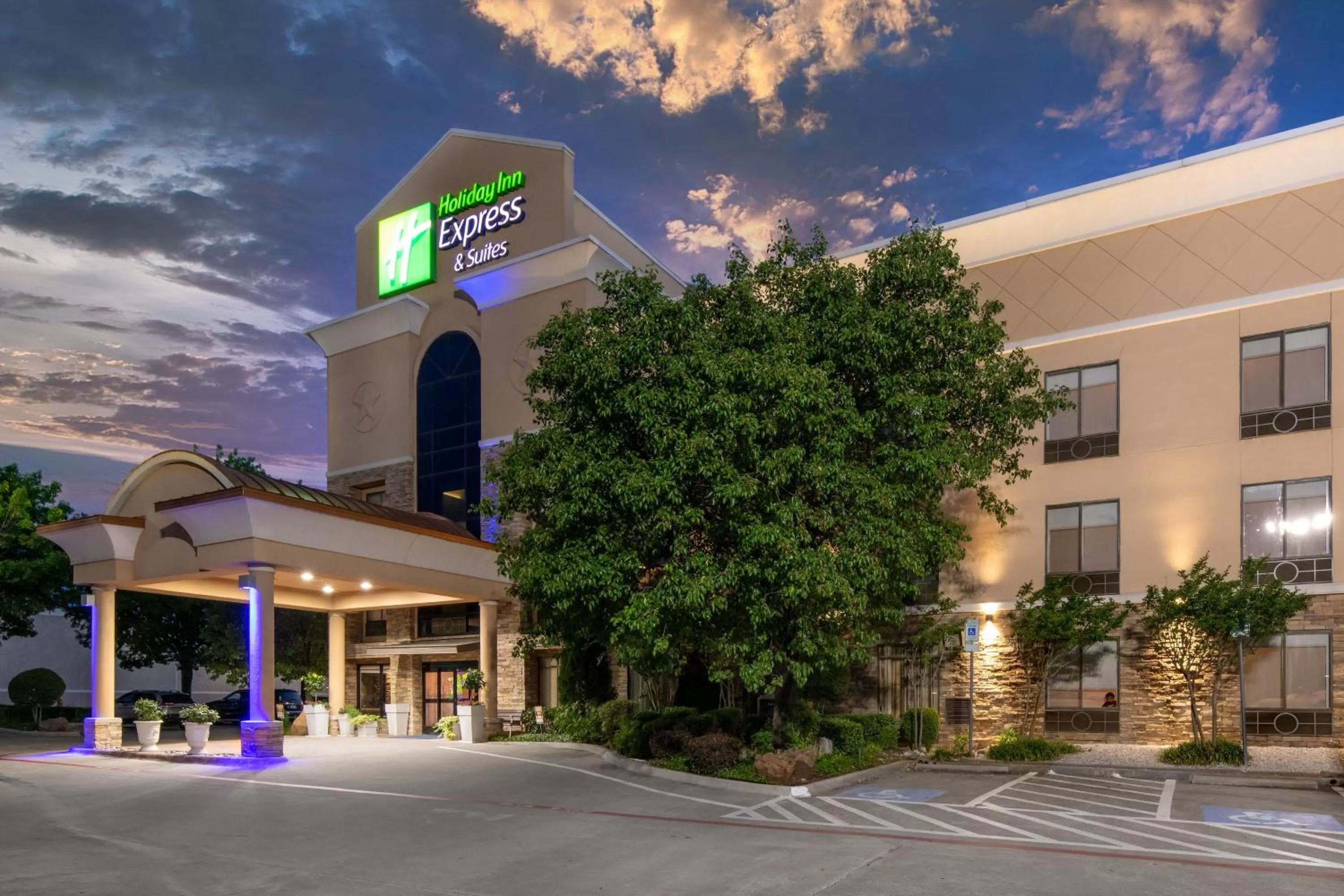 Holiday Inn Express Arlington Interstate 20 Parks Mall by IHG