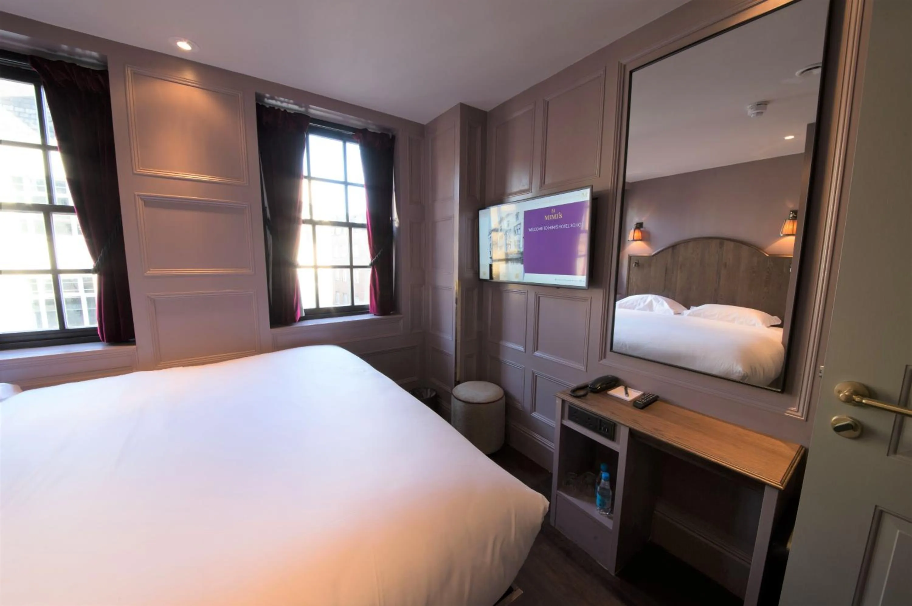 Photo of the whole room, Bed in Mimi's Hotel Soho