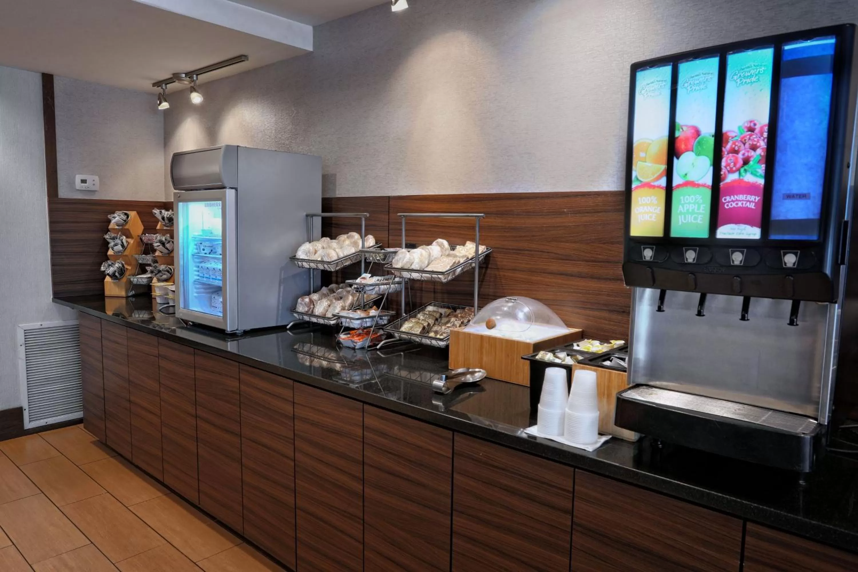 Breakfast in Fairfield Inn & Suites by Marriott Charleston North/Ashley Phosphate