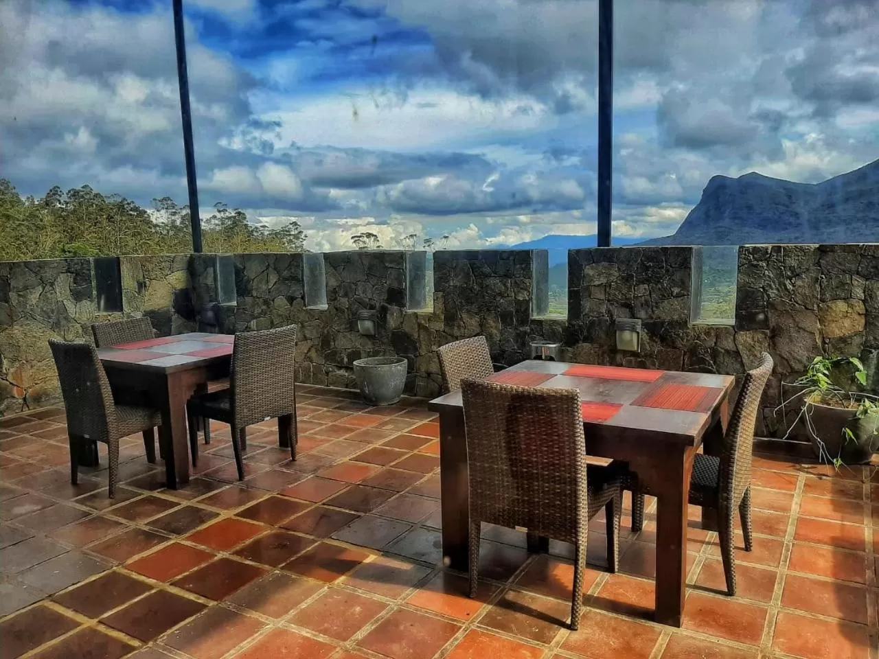 Restaurant/places to eat in Fort WindShire