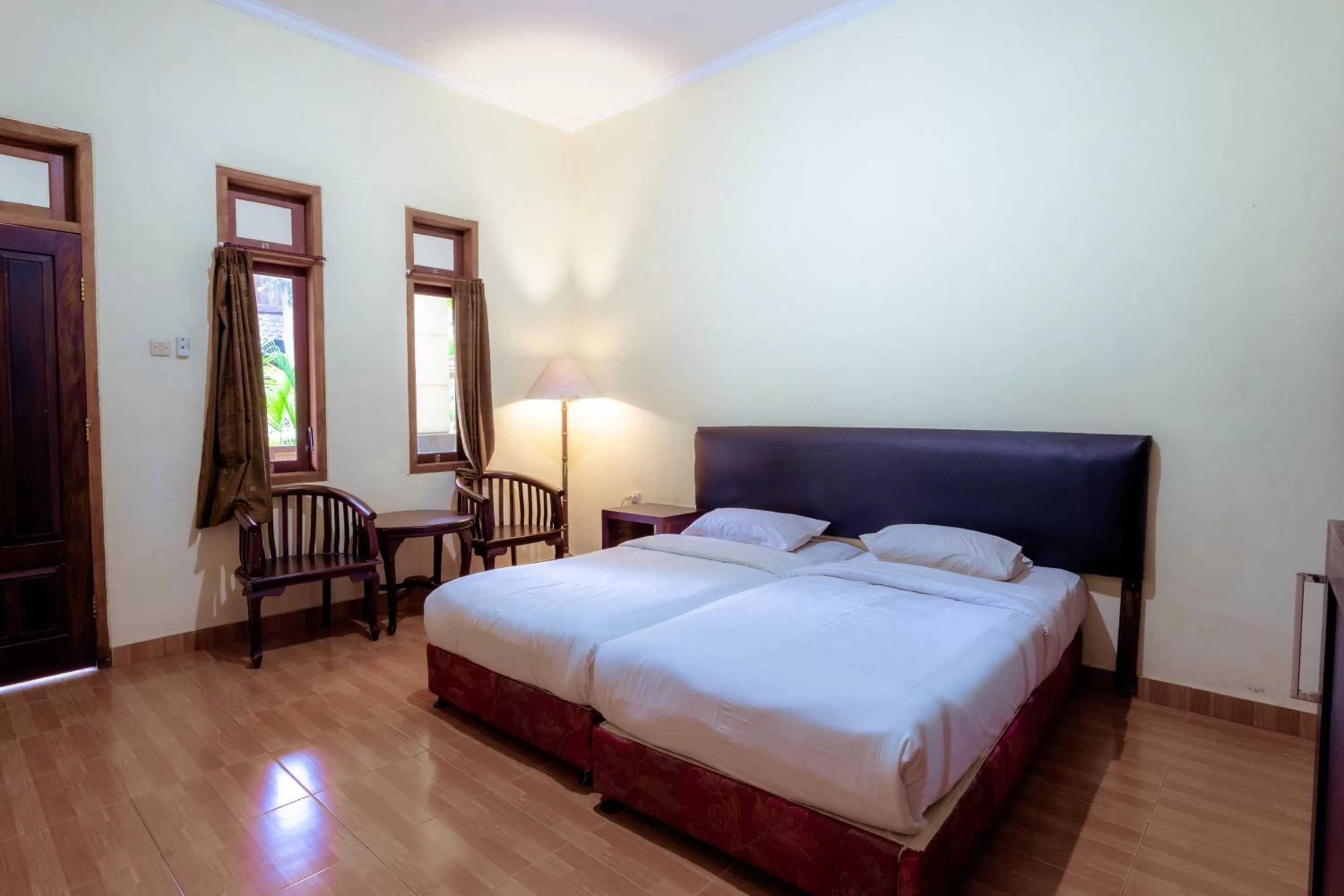 Bed in Hotel Mahkota Plengkung by ecommerceloka