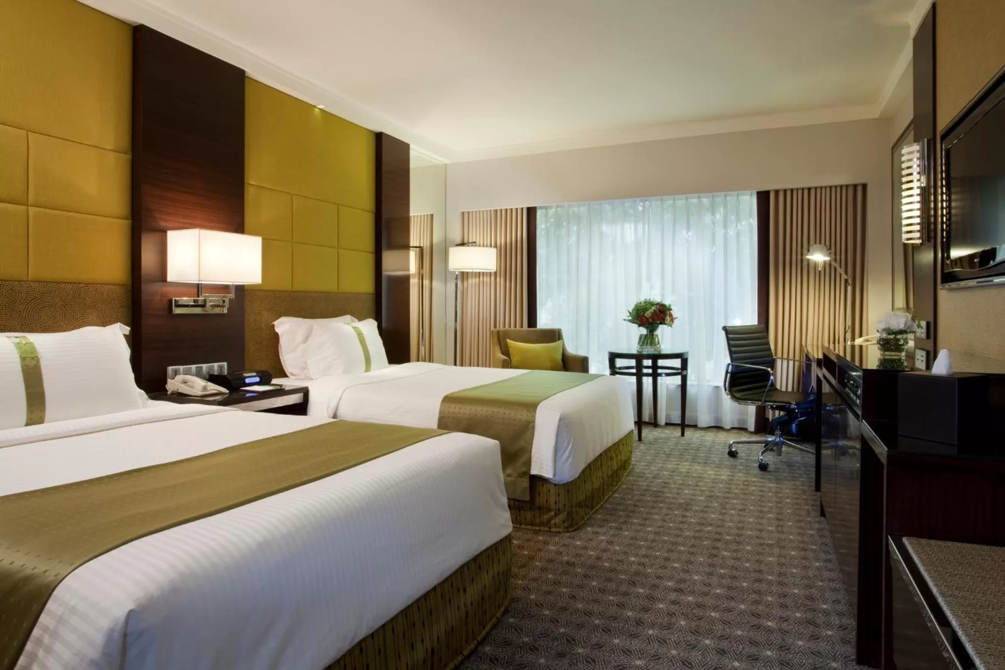 Photo of the whole room, Bed in Holiday Inn Singapore Orchard City Centre by IHG