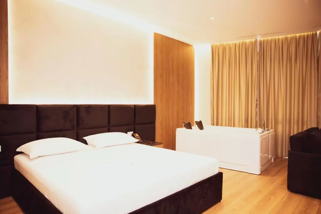 Bedroom, Bed in Hotel Continental