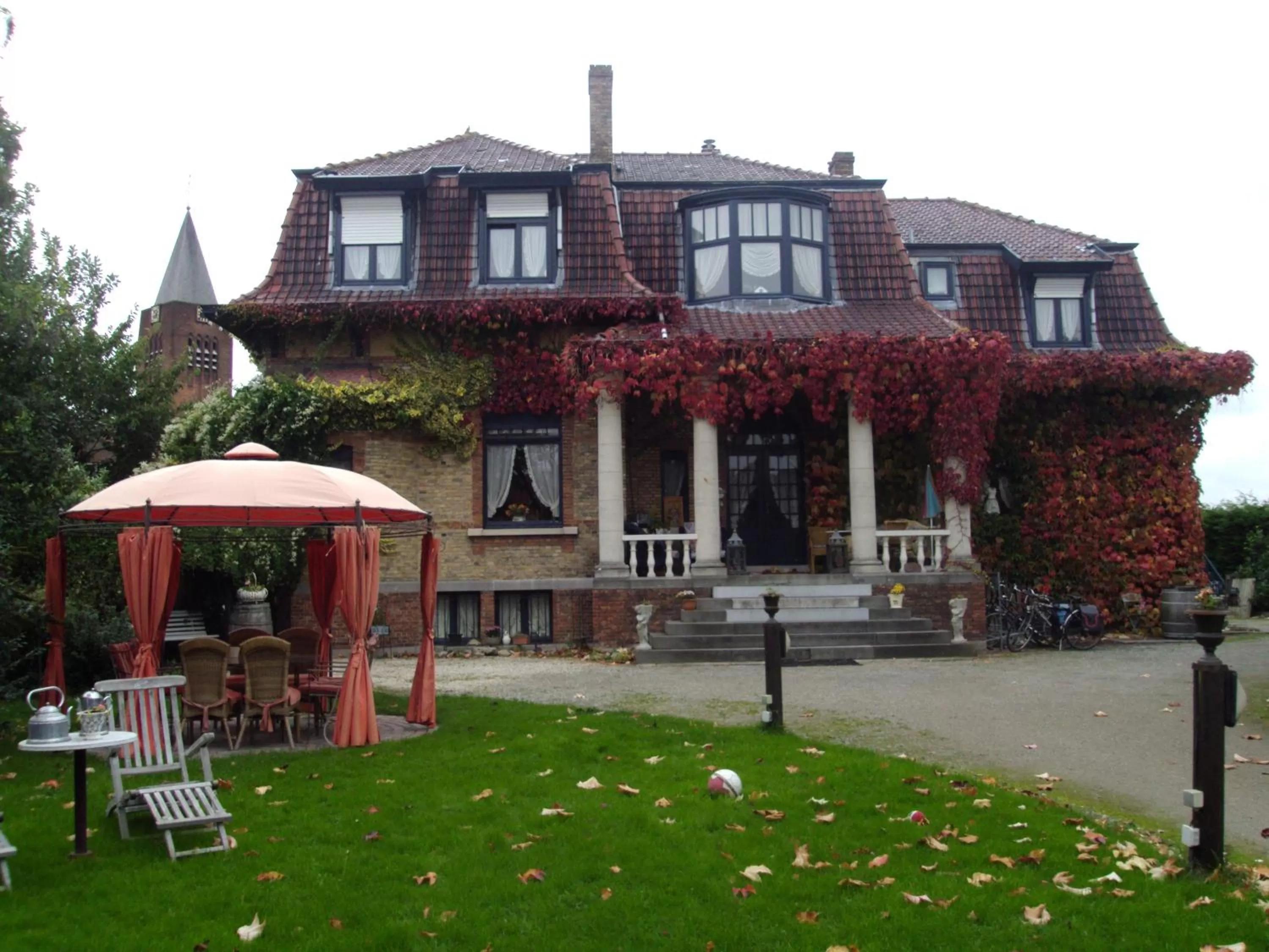 Facade/entrance in B&B De Vijf Zuilen