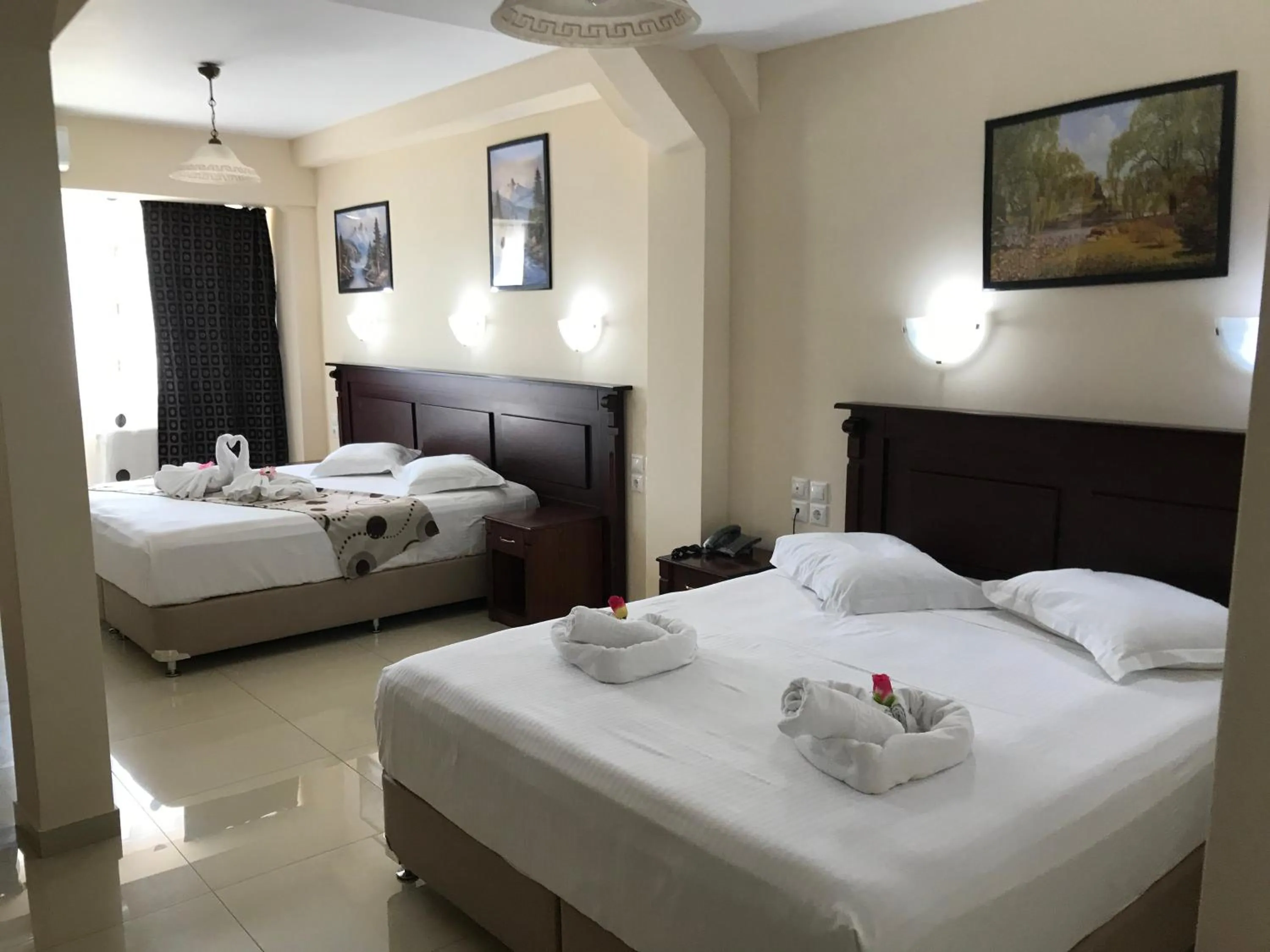 Bed in Hotel Kosta Famissi