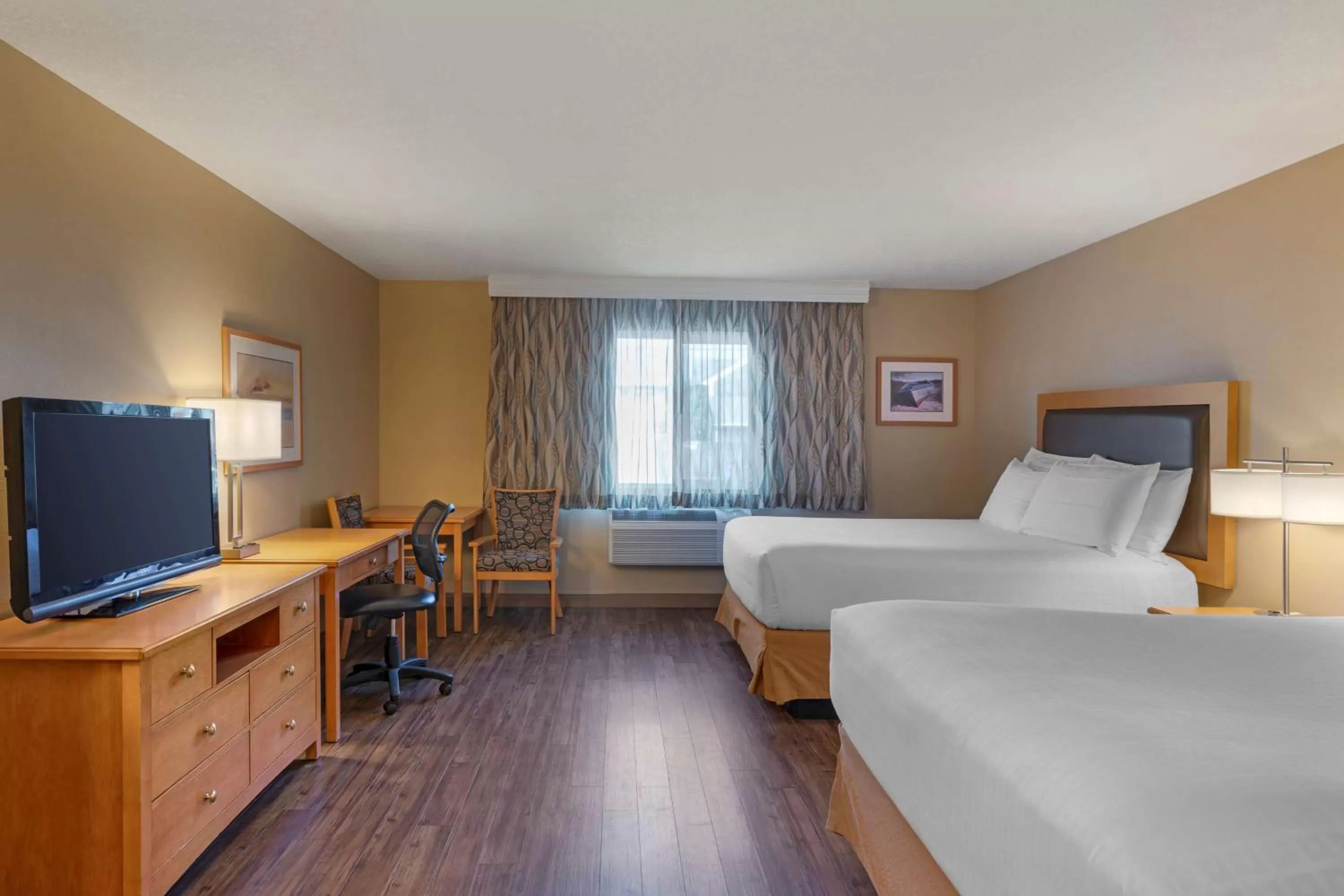 Bedroom, Bed in Best Western Plus Ocean View Resort