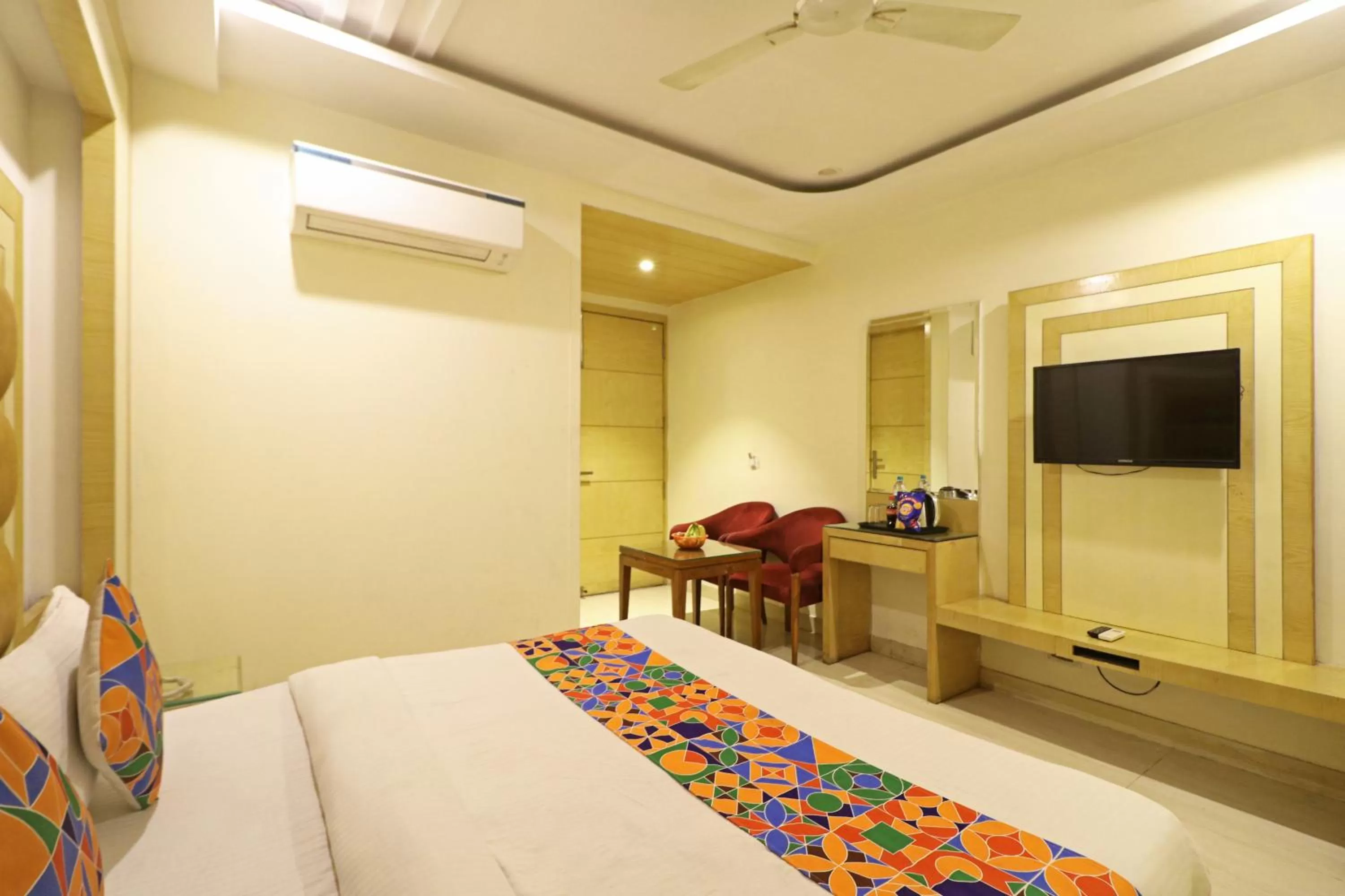 Communal lounge/ TV room, Bed in The Hotel Mohit -5 Minutes Walk From New Delhi Railway Station - Paharganj