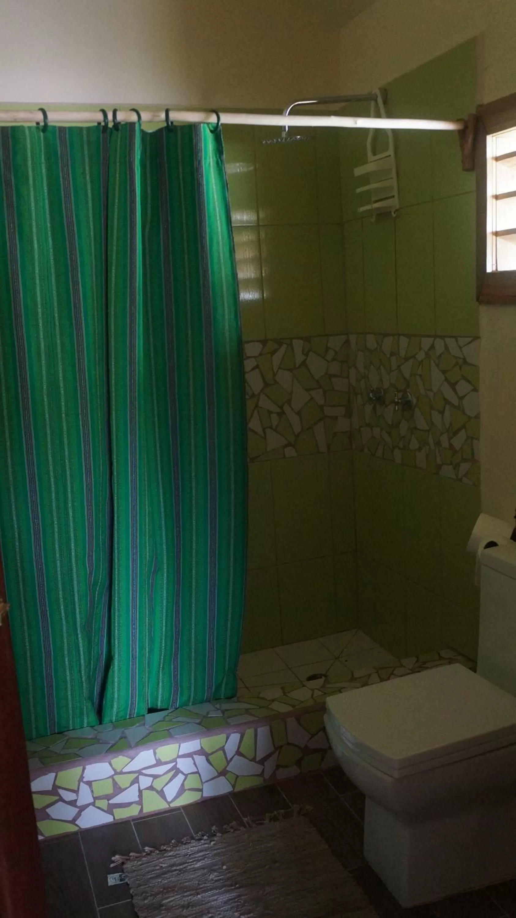 Bathroom, Bed in Pine Ridge Lodge