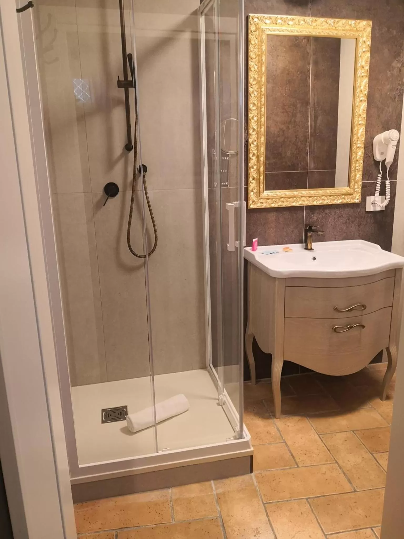 Shower in Il Torrione