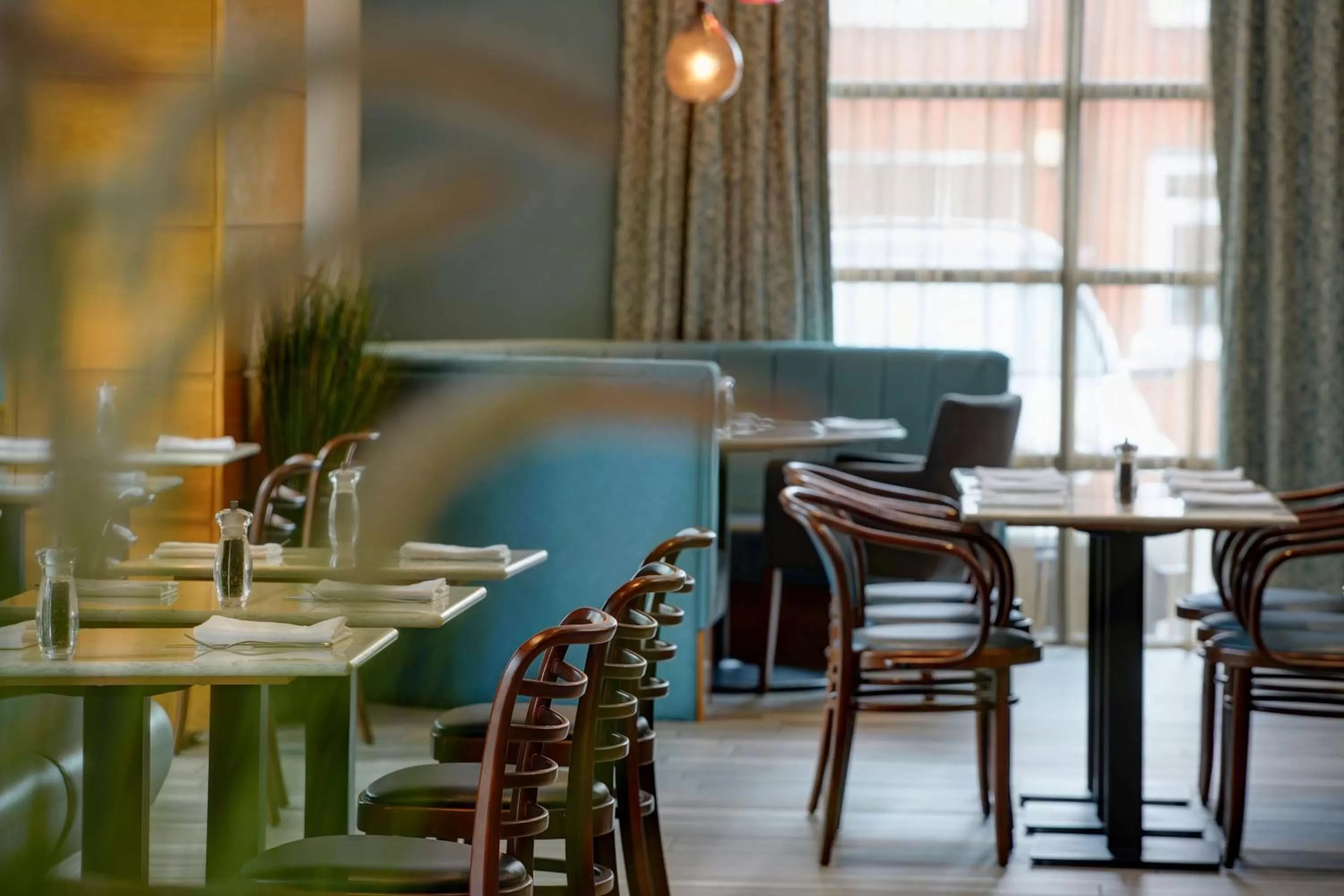 Restaurant/places to eat in Cresta Court Hotel